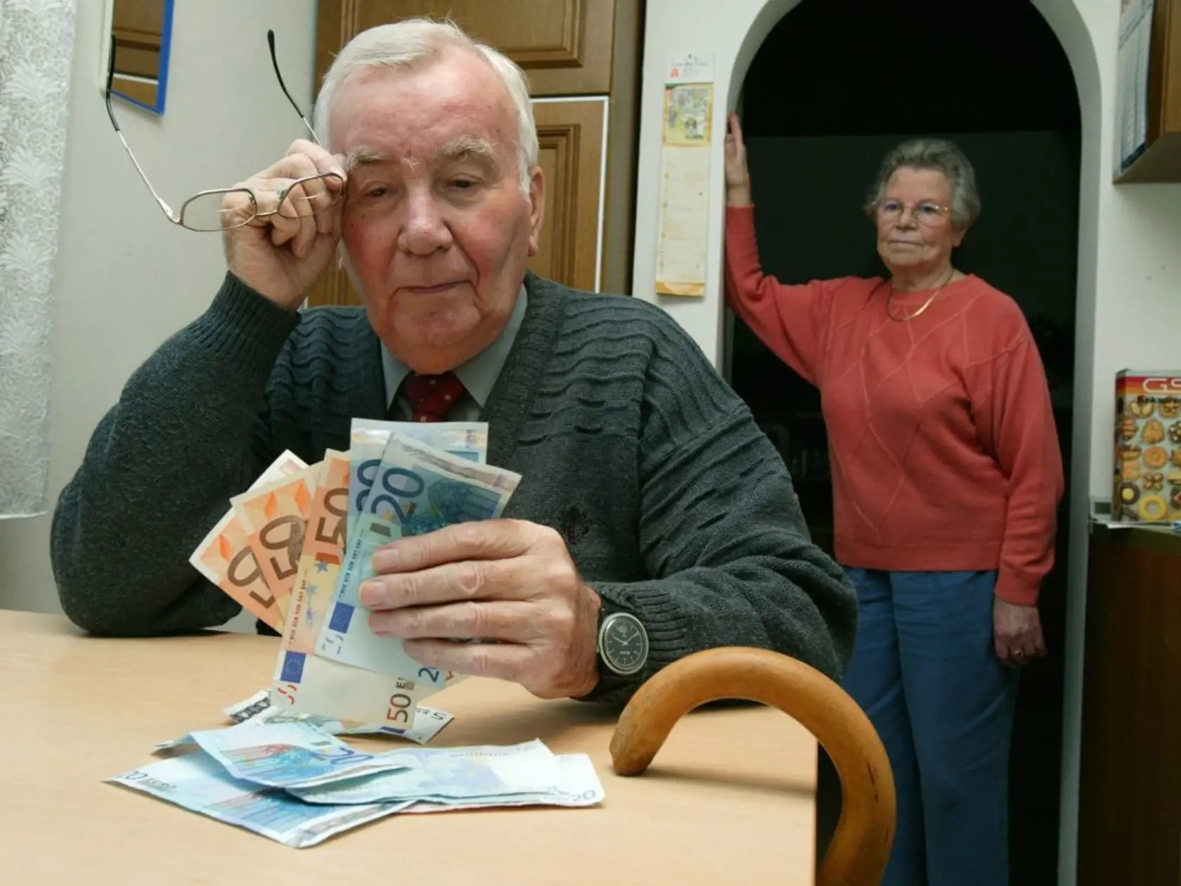 Pocítia to dôchodcovia, ktorí poberajú dôchodok v hotovosti.