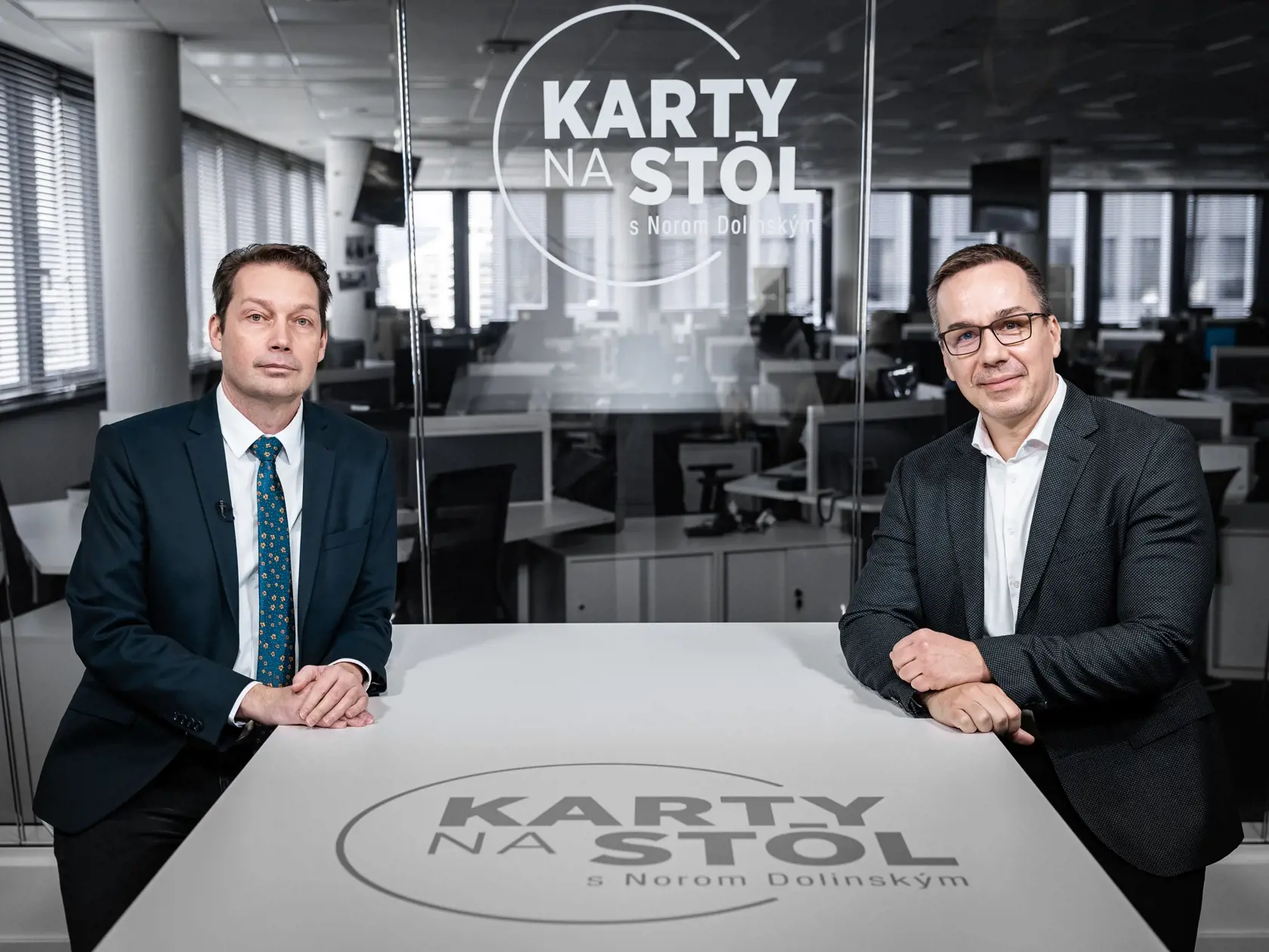 Diskusná relácia "Karty na stôl", ktorej hosťom bol Erik Tomáš.