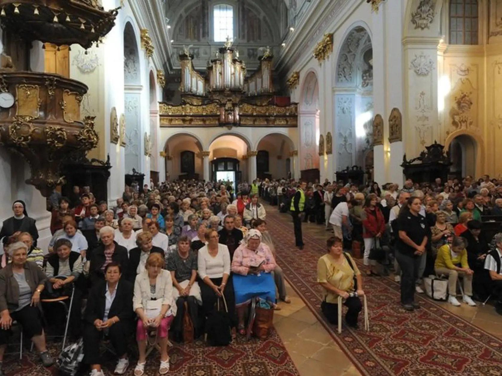 Sväté omše: Navštívia ich tisícky veriacich.