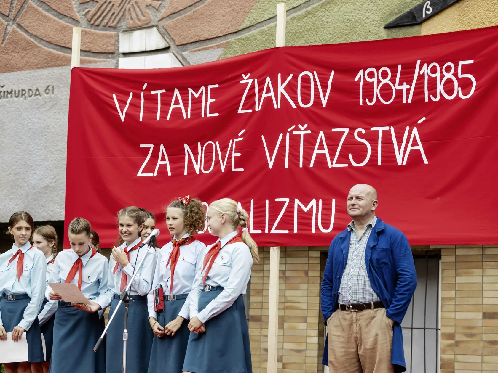 Pionieri. Mnohí pamätníci ešte doma nájdu červené šatky či odznaky.
