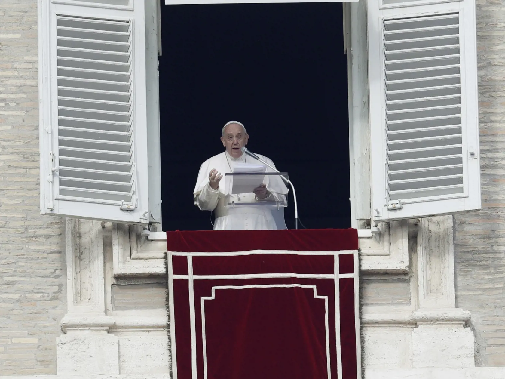 Wa 62 Vatikán - Pápež František počas nedeľňajšej modlitby Anjel pána na Námestí Sv. Petra vo Vatikáne 9. februára 2020. FOTO TASR/AP


Pope Francis delivers his message during the Angelus noon prayer in St. Peter's Square at the Vatican, Sunday, Feb. 9, 2020. (AP Photo/Gregorio Borgia)