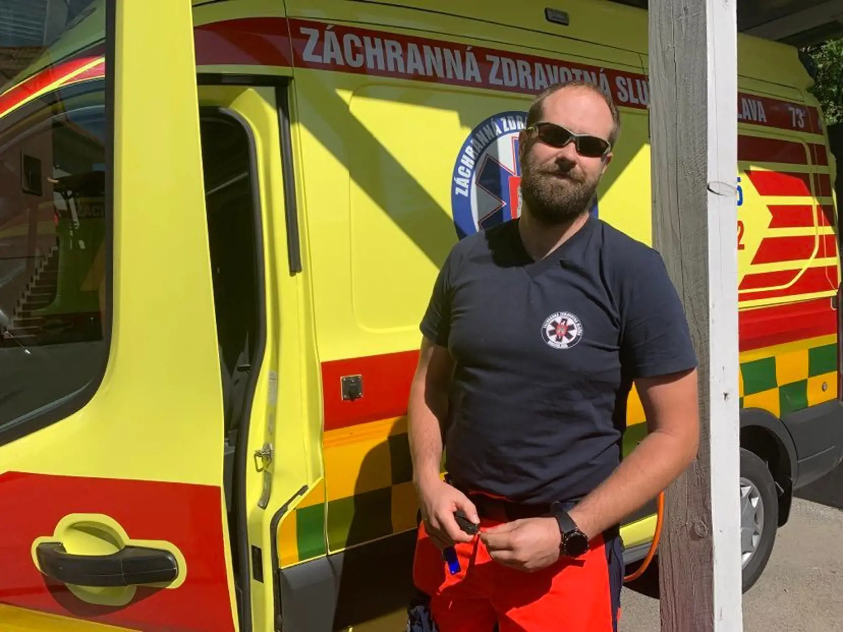 Záchranár Dominik z Nitry. V službe už pracuje šesť rokov