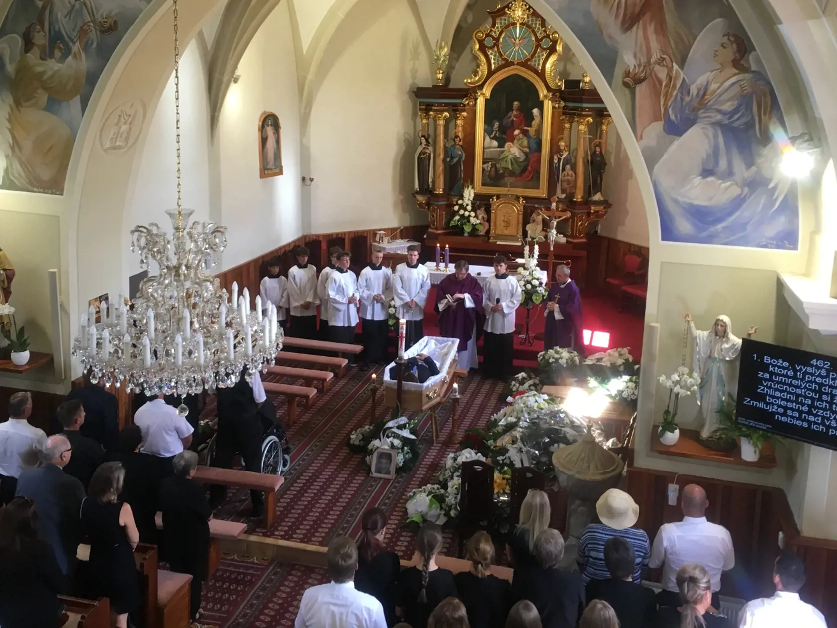 Posledná rozlúčka sa konala v Kostole Narodenia Panny Márie v Bartošovciach.