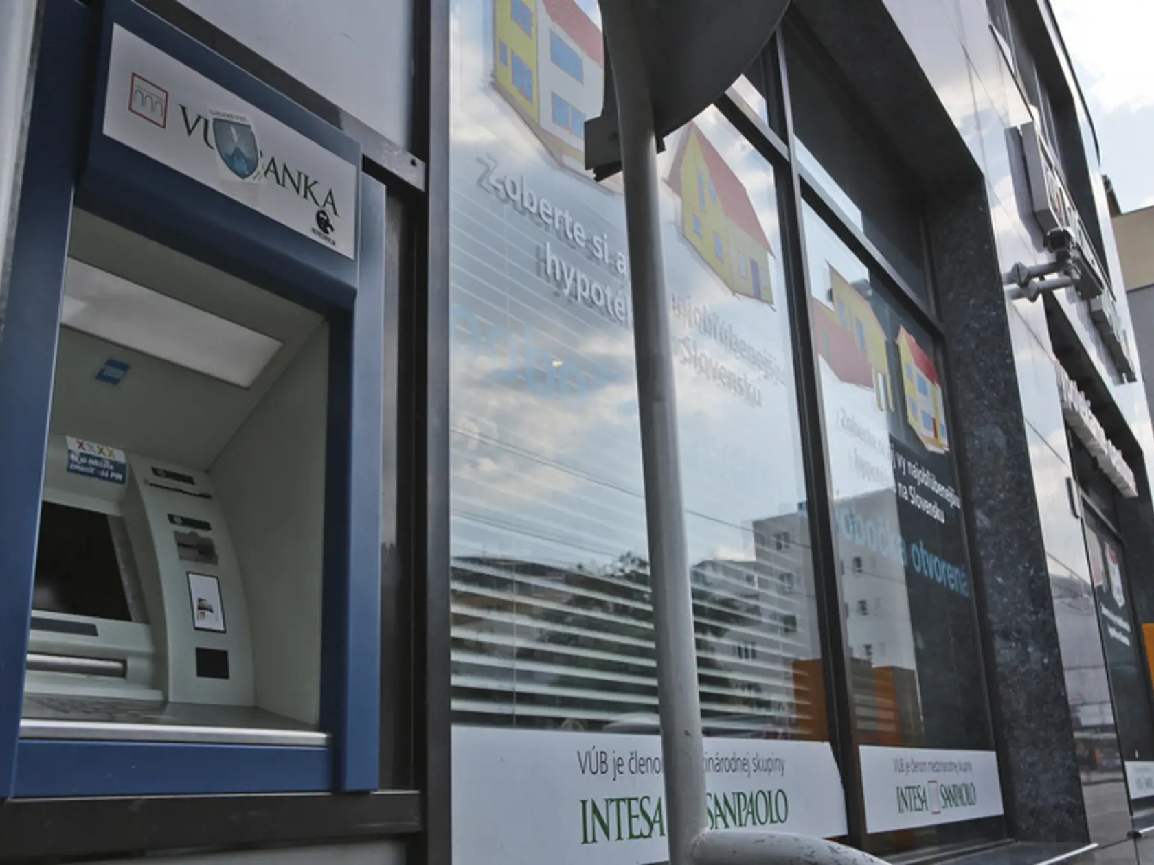 Obeťami vírusu boli korporátni a súkromní klienti ČSOB, České spořitelny, Komerční banky, UniCredit banky a Raiffeisen banky, z ktorých niektoré pôsobia aj na Slovensku.