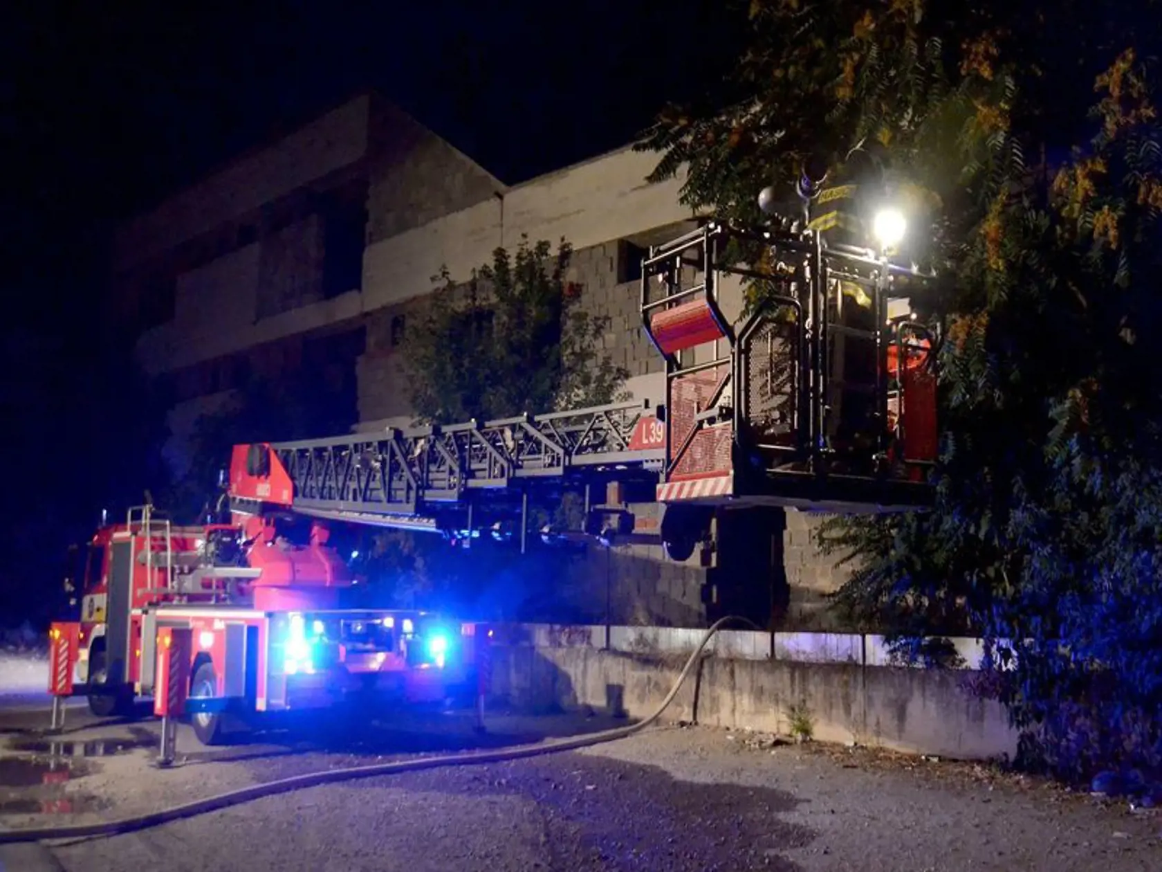 Približne 3000 ľudí muselo urýchlene opustiť svoje domovy.