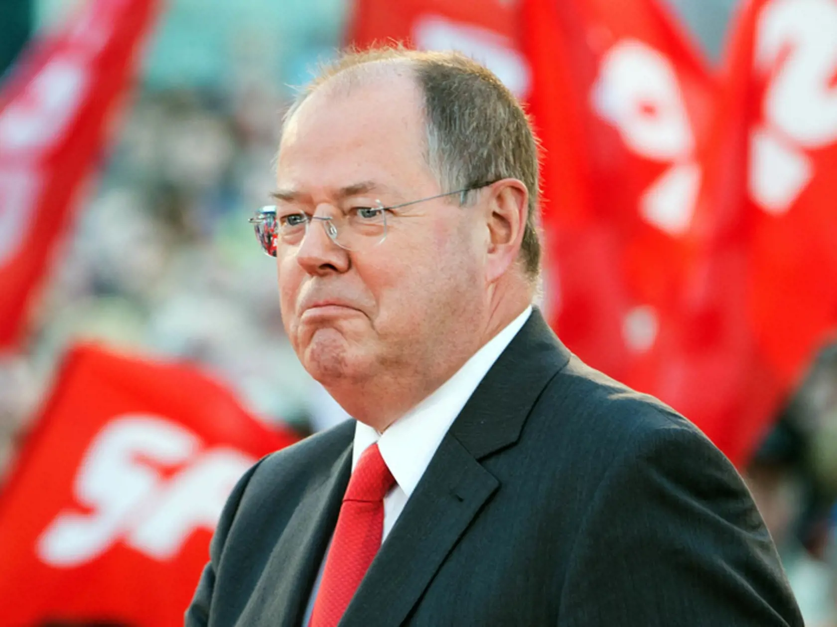 "Moja kariéra sa usporiadane skončí," povedal 66-ročný Steinbrück na osobitnom zjazde s 200 delegátmi.