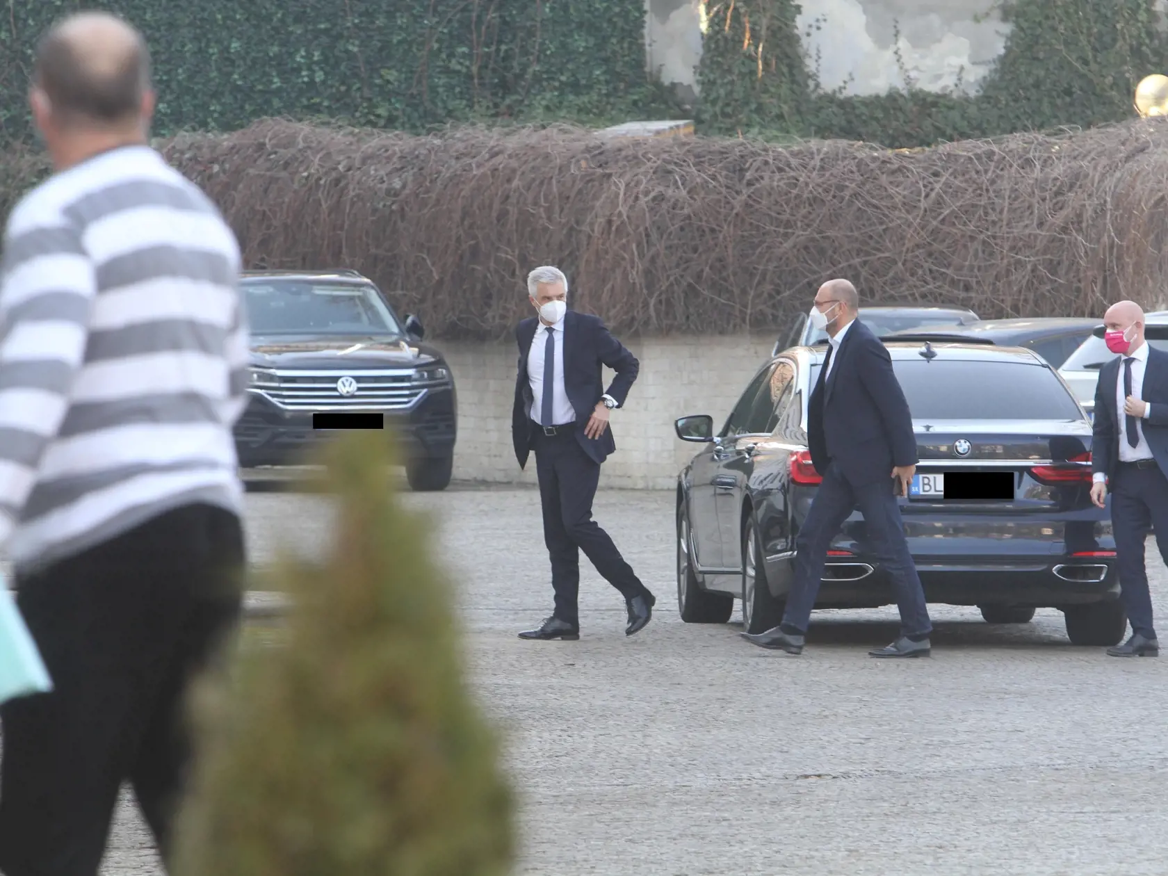 Predseda SaS Richard Sulík dorazil na stretnutie s prezidentkou Zuzanou Čaputovou skôr v sprievode Branislava Gröhlinga za školstvo a Ivanom Korčokom z rezortu zahraničných vecí.