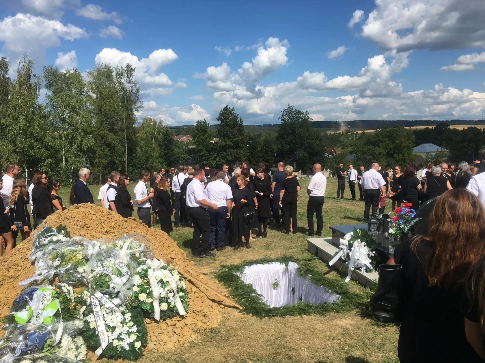 Napriek mrakom, ktoré sa sťahovali na Bartošovcami sa nerozpršalo.
