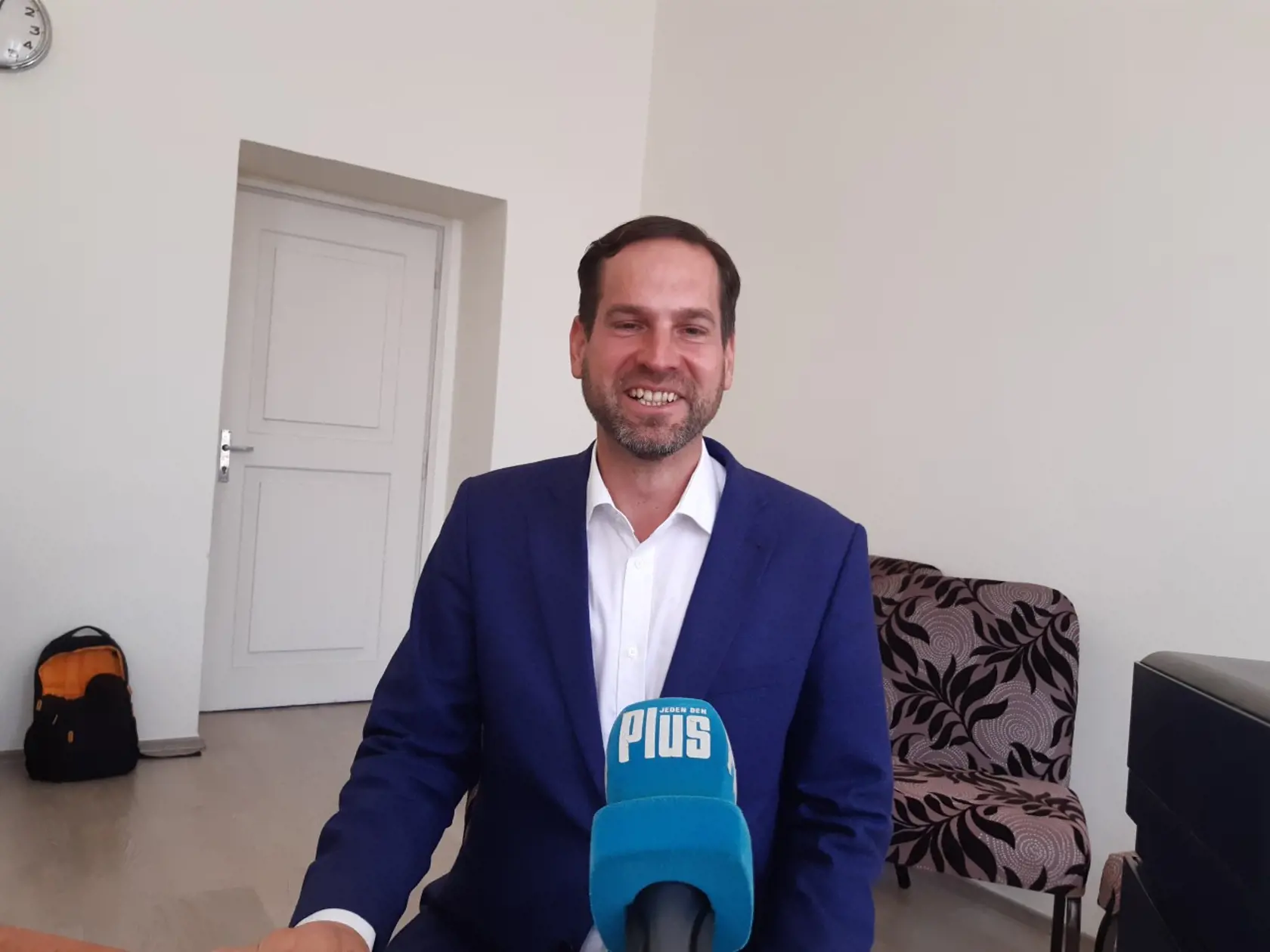 Rudolf Kusý: Život je zvláštny. Keď som sa stal starostom, tak mal môj predchodca predstavu, že v konskej železnici by malo byť sídlo starostu a jeho sekretariátu. Videl som to inak. Chcel som byť na úrade so všetkými pracovníkmi. A nakoniec som predsa len tu.