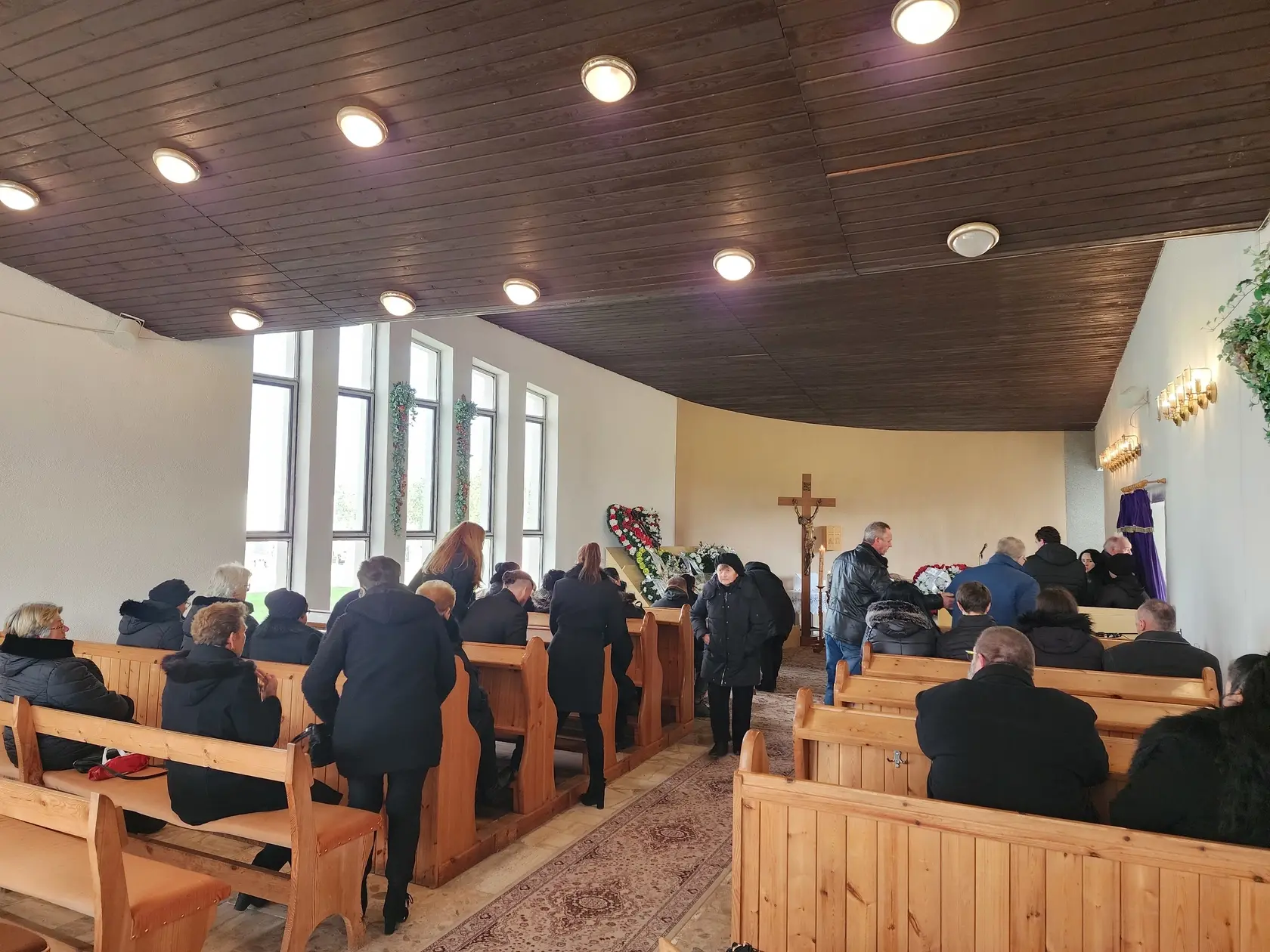 V Parchovanoch (okr. Trebišov) v nedeľu popoludní odprevadili blízki, kamaráti i rodičia na poslednej ceste Romana († 15). 