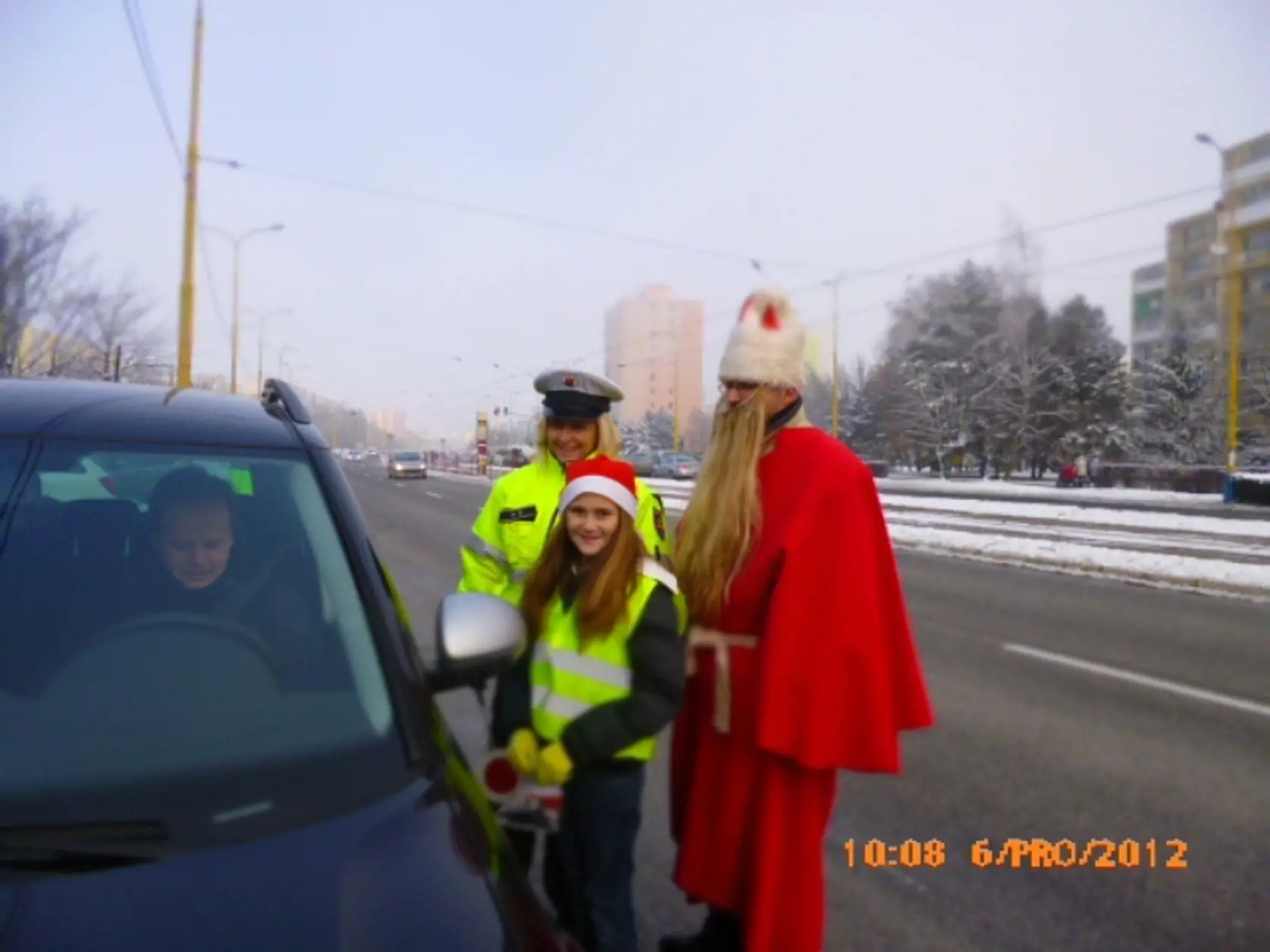 Deti spolu s Mikulášom a policajtmi kontrolovali šoférov na cestách v Košiciach.