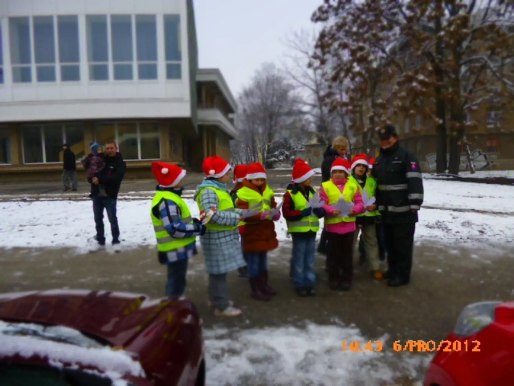 Deti spolu s Mikulášom a policajtmi kontrolovali šoférov na cestách v Košiciach.