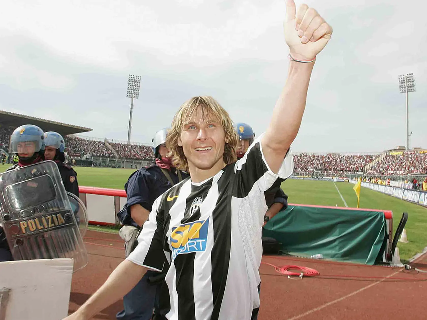 LIVORNO, ITALY - MAY 22: Pavel Nedved of Juventus celebrates at the end of the Serie A match between Livorno and Juventus at Armando Picchi, May 22, 2005 in Livorno, Italy. (Photo by Newpress/Getty Images)  