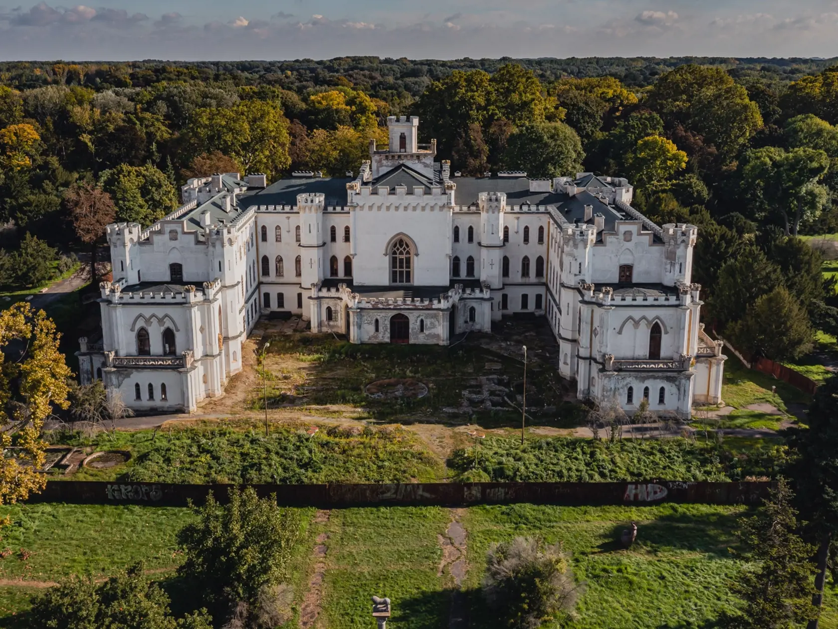 Kaštieľ v Rusovciach je neogotická stavba nachádzajúca sa v bratislavskej mestskej časti Rusovce v okrese Bratislava V. Súčasný vzhľad kaštieľa priniesla prestavba, ktorú realizoval gróf Emanuel Zichy-Ferraris v polovici 19. storočia. Po druhej svetovej vojne došlo v dôsledku opustenia kaštieľa k jeho rozkrádaniu a devastácii.