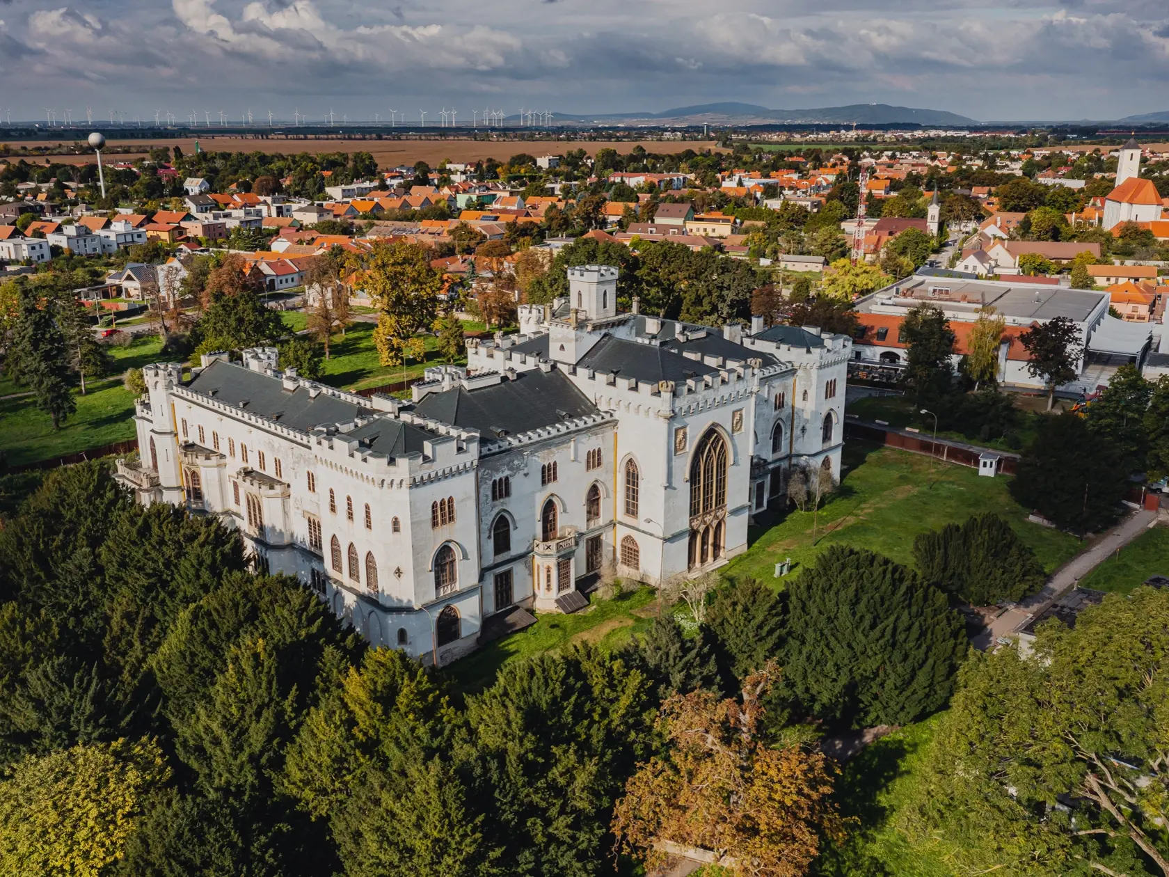 Kaštieľ v Rusovciach je neogotická stavba nachádzajúca sa v bratislavskej mestskej časti Rusovce v okrese Bratislava V. Súčasný vzhľad kaštieľa priniesla prestavba, ktorú realizoval gróf Emanuel Zichy-Ferraris v polovici 19. storočia. Po druhej svetovej vojne došlo v dôsledku opustenia kaštieľa k jeho rozkrádaniu a devastácii.