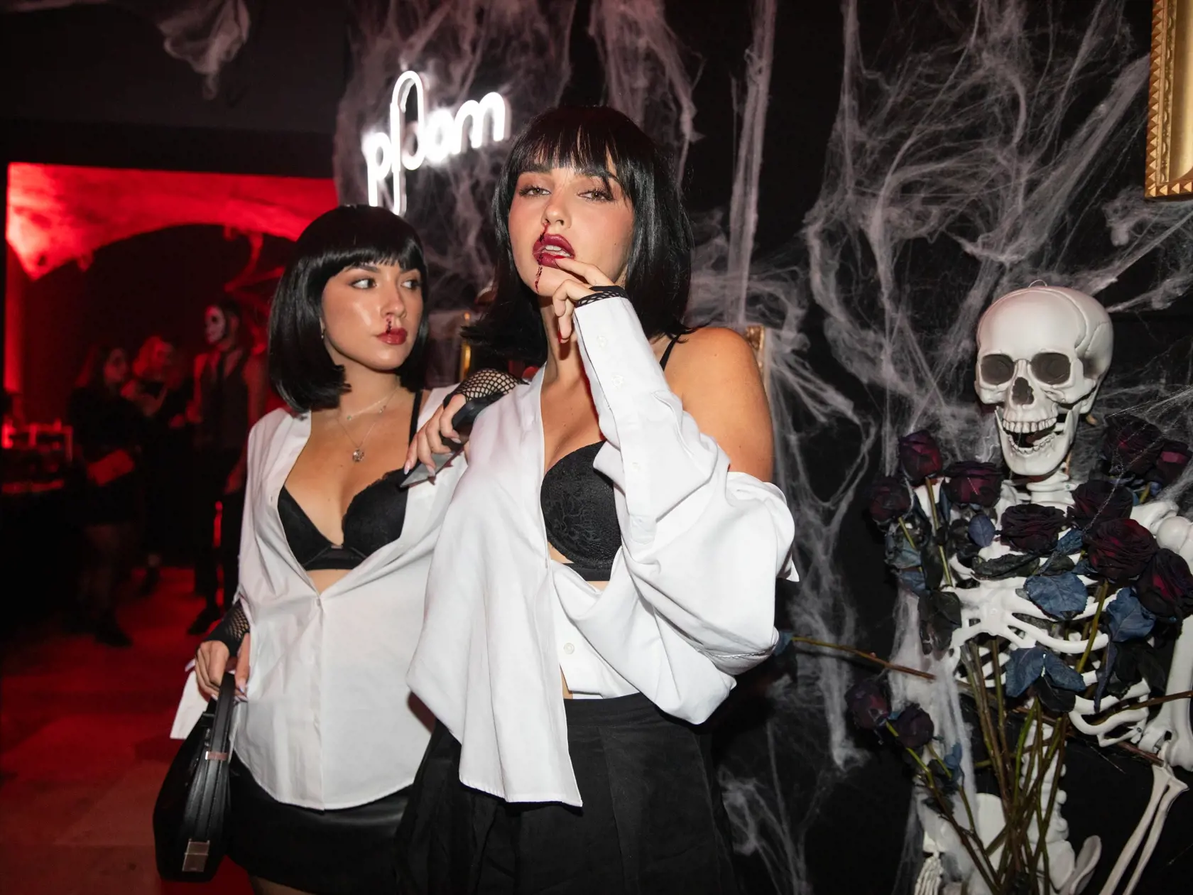 Na snímke účastnící Halloweenskej párty Ploom