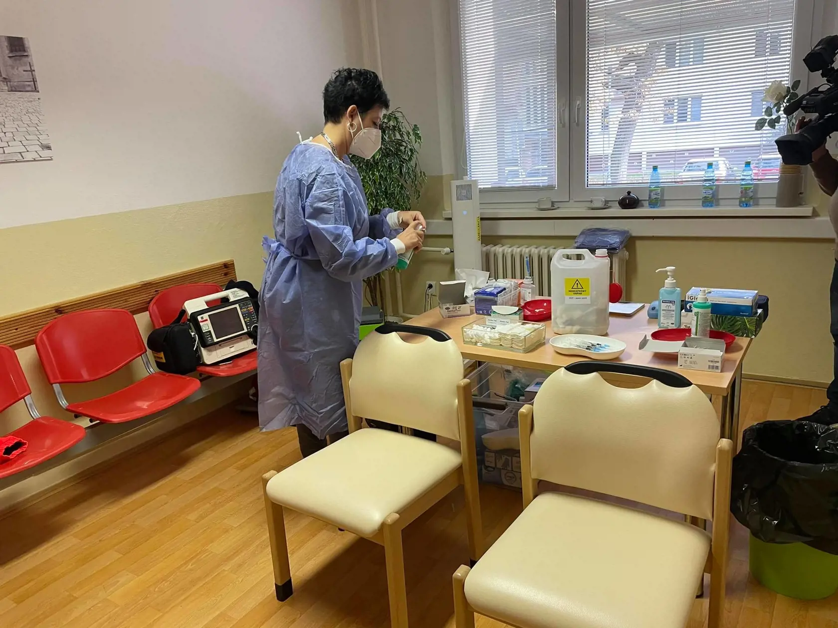 Očkujú vakcínami konzorcia Pfizer/BioNTech a jednodávkovou vakcínou Janssen od spoločnosti Johnson & Johnson.