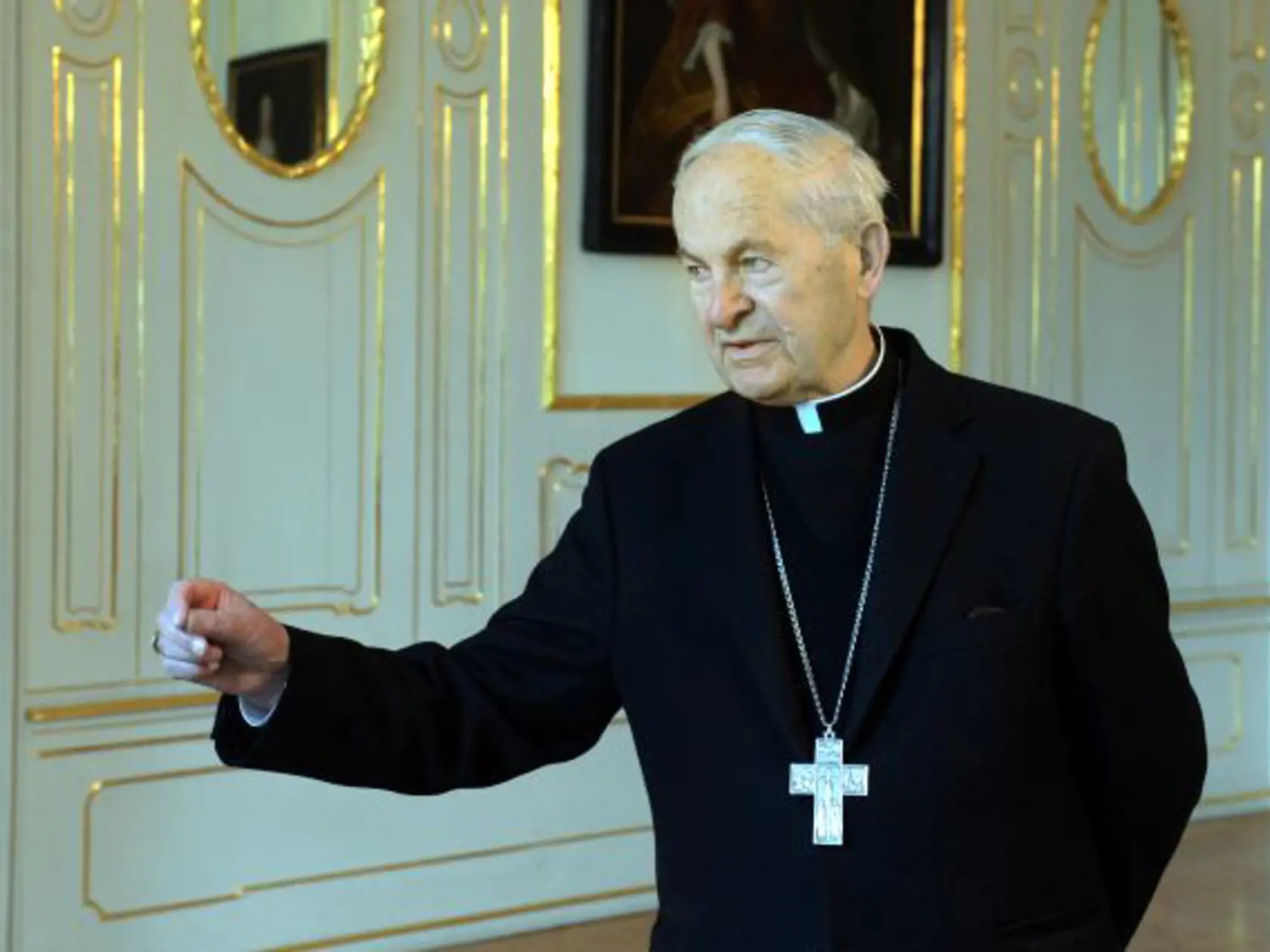 Archívna snímka: Prezident SR Ivan Gašparovič prijal v utorok 4. marca vo Veľkej sále Prezidentského paláca na Hodžovom námestí v Bratislave kardinála Jozefa Tomka pri príležitosti jeho životného jubilea - 90. narodenín. Na snímke kardinál Jozef Tomko.