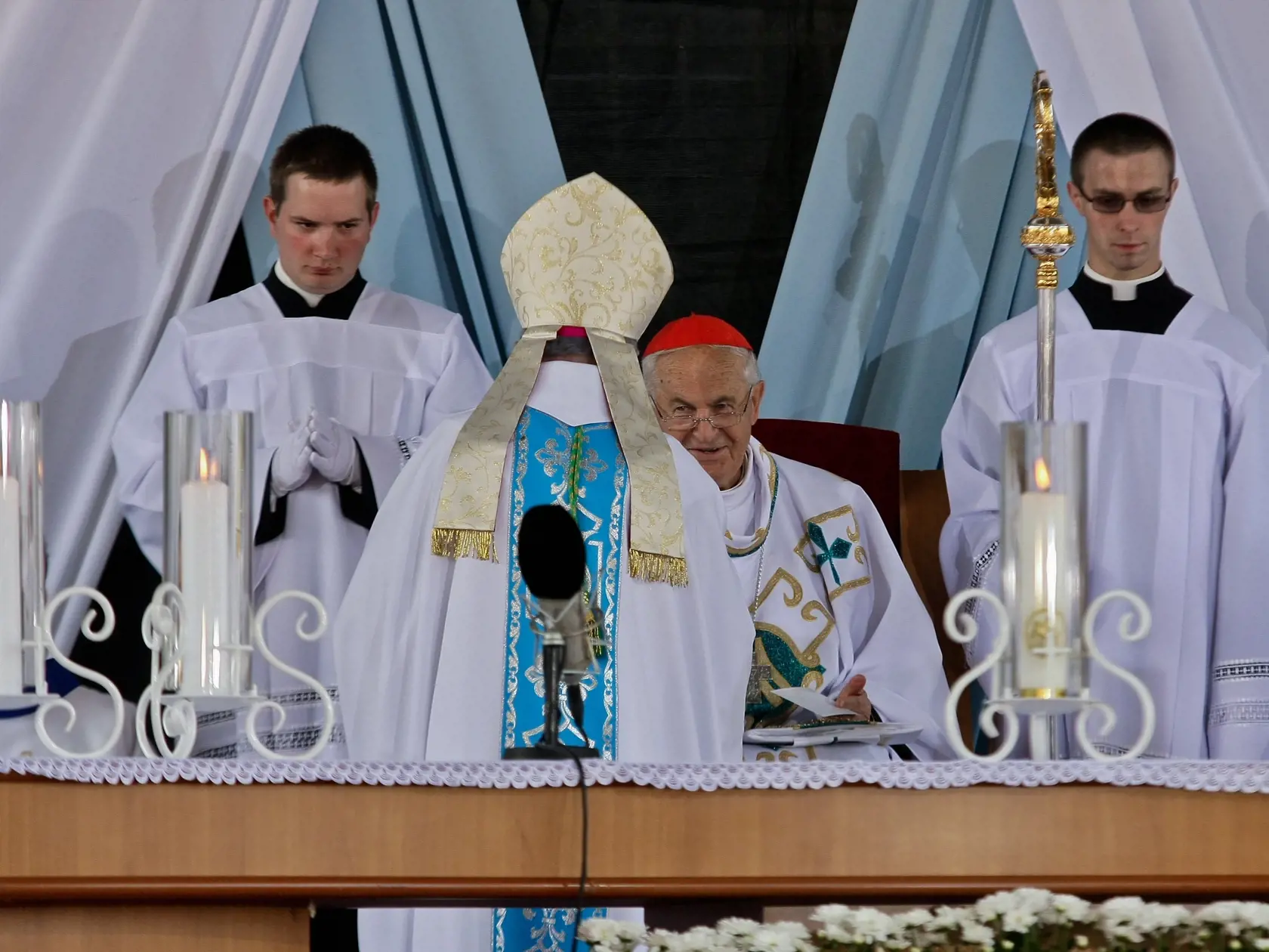 Archívna snímka: Kardinál Jozef Tomko a apostolsky nuncius Mario Giordana pocas Celonárodnej púte k patrónke Slovenska – Sedembolestnej Panne Márii.