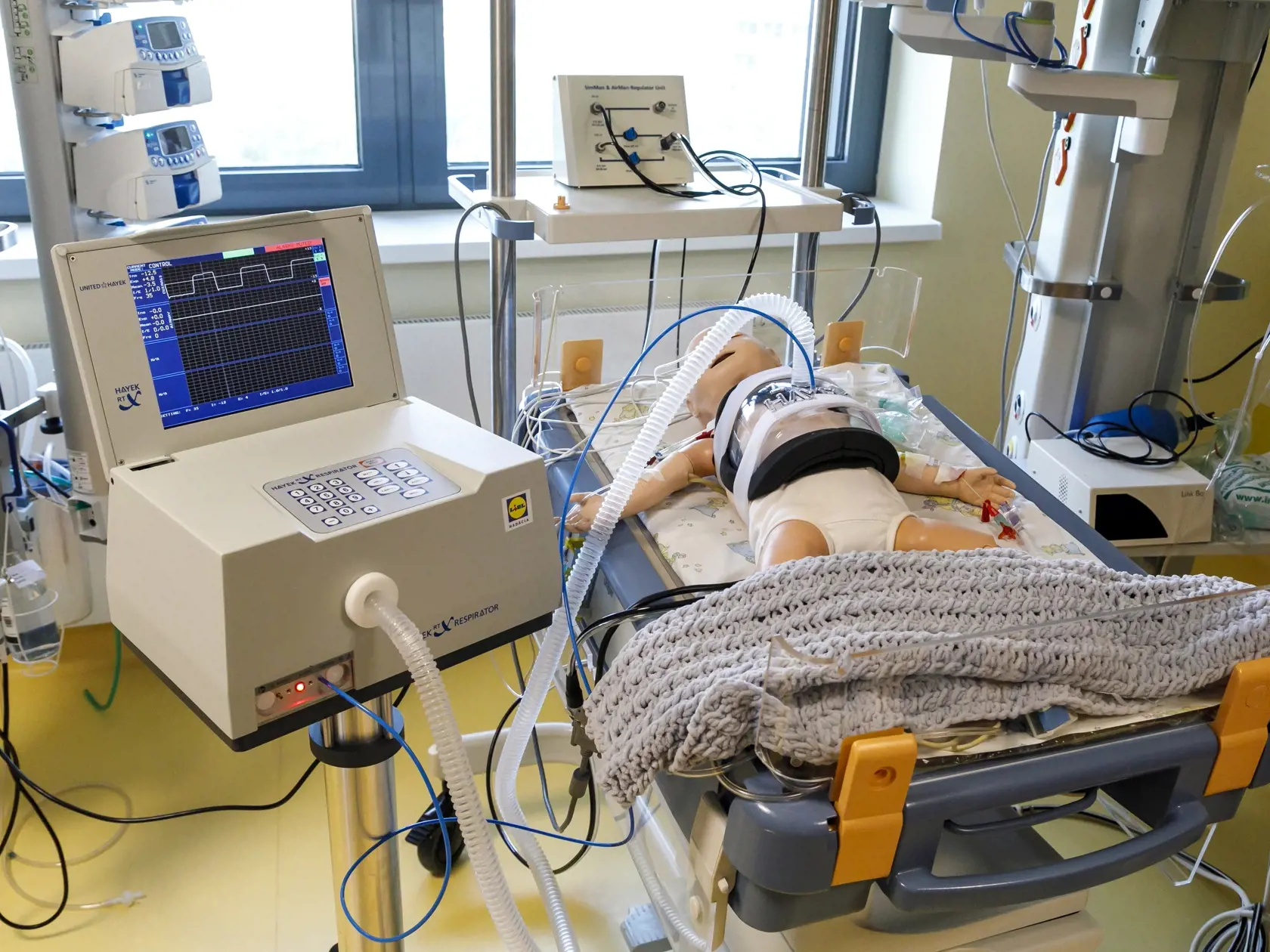 Na snímke ventilátor s negatívnym podtlakom, ktorý Národnému ústavu srdcových a cievnych chorôb (NÚSCH), a. s. darovala spoločnosť Lidl SR v Bratislave 18. júla 2023. FOTO TASR - Dano Veselský