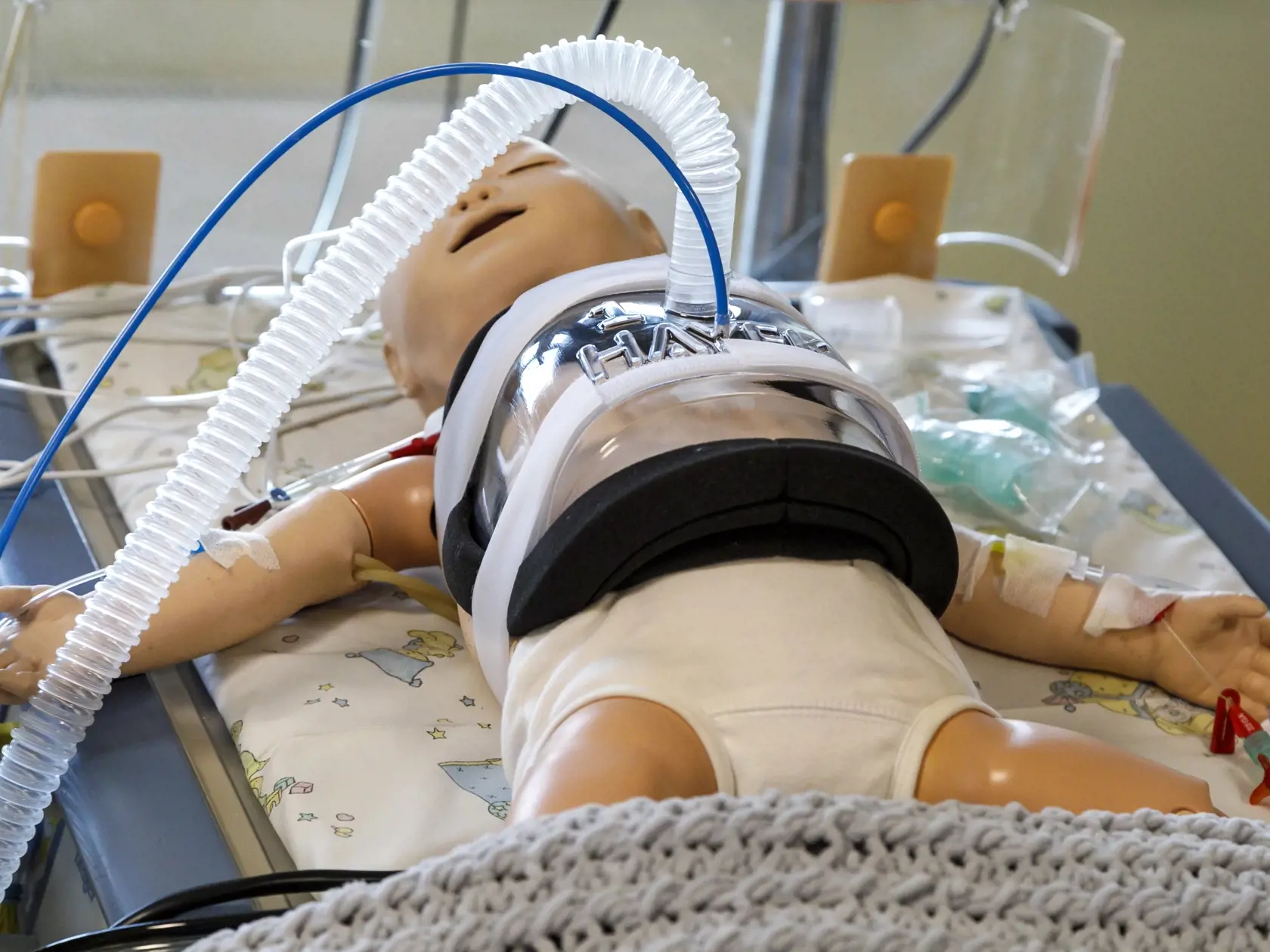 Na snímke ventilátor s negatívnym podtlakom, ktorý Národnému ústavu srdcových a cievnych chorôb (NÚSCH), a. s. darovala spoločnosť Lidl SR v Bratislave 18. júla 2023. FOTO TASR - Dano Veselský
