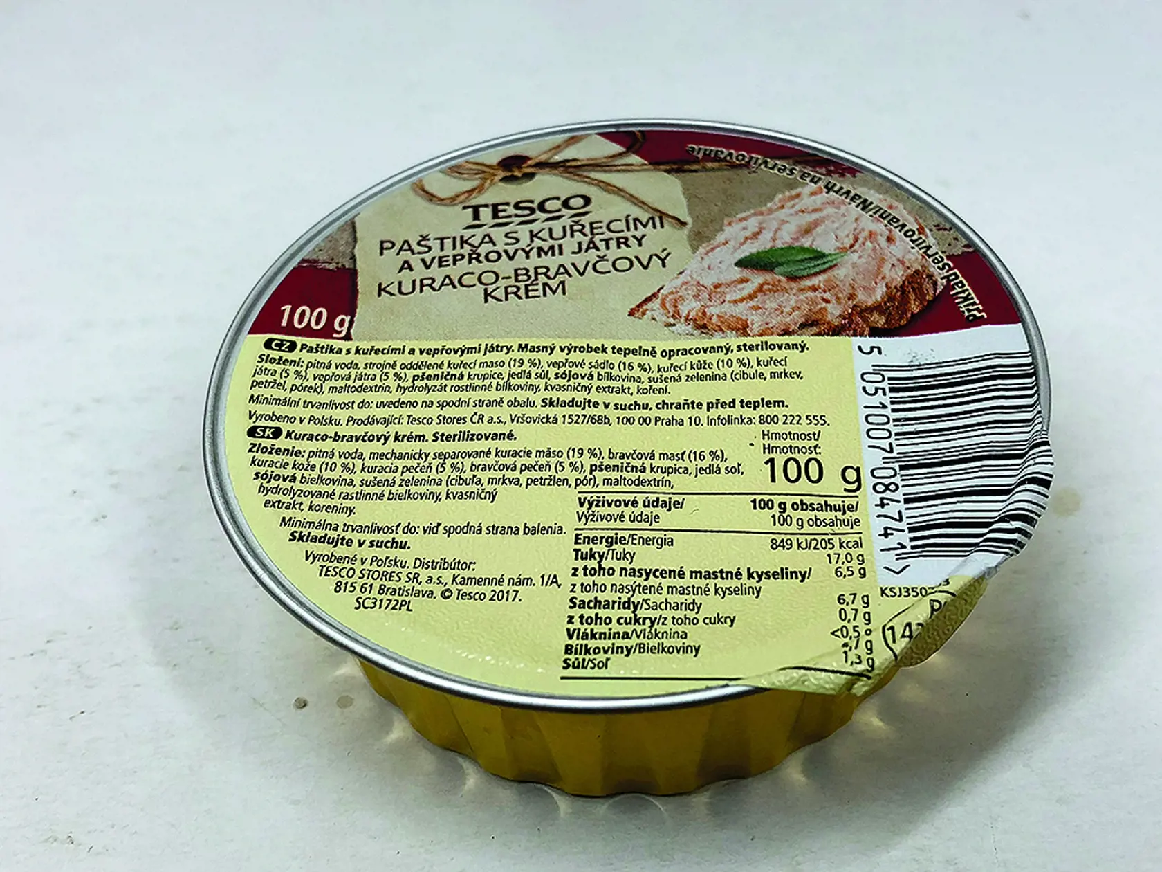 Kuraco-bravčový krém
Tesco, 100 g
Predáva/ Tesco Krajina pôvodu/ Poľsko
Zloženie/ pitná voda, kuracie mäso 19 %, bravčová masť 16 %, kuracie kože 10 %, kuracia pečeň 5 %, bravčová pečeň 5 %, pšeničná krupica, jedlá soľ, sójová bielkovina, sušená zelenina, maltodextrín, rastlinné bielkoviny, kvasnicový extrakt, koreniny 
Energia v 100 g/ 849 kJ Bielkoviny/ 6,7 g Sacharidy/ 6,7 g Tuky/ 17 g Soľ/ 1,3 g
Redakcia hodnotí: Najsvetlejšia paštéta s príjemnou vôňou kuracieho mäsa má jemnú, hladkú, d