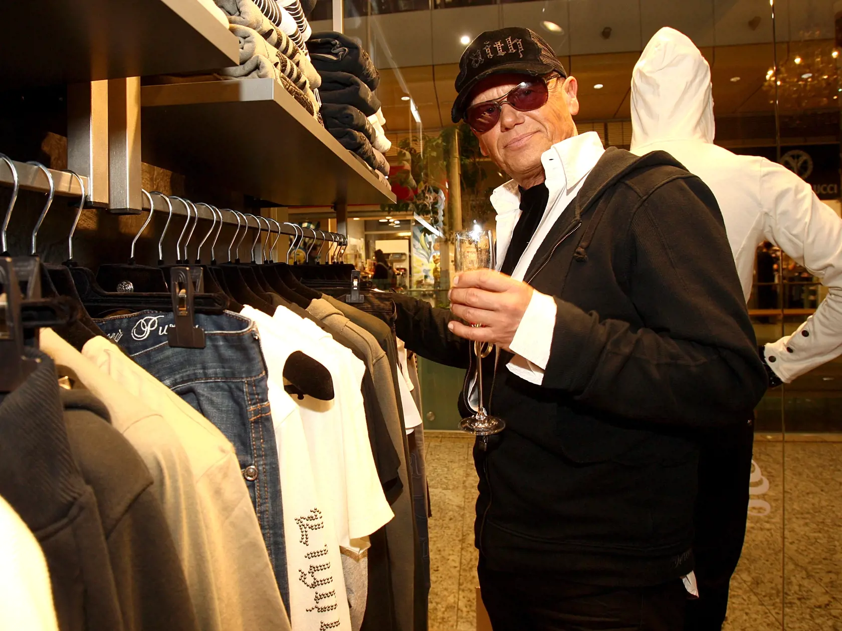 Otvorenie predajne modnej znacky Faith
Jiri Korn
Faith
predajna
ochod
otvorenie
moda
oblecenie
26.2.2009 Aupark Shopping Center Bratislava Einsteinova ulica
foto: Michal Smrcok
pôvodný súbor:IMG_foto MICHAL SMRCOK_34573.JPG