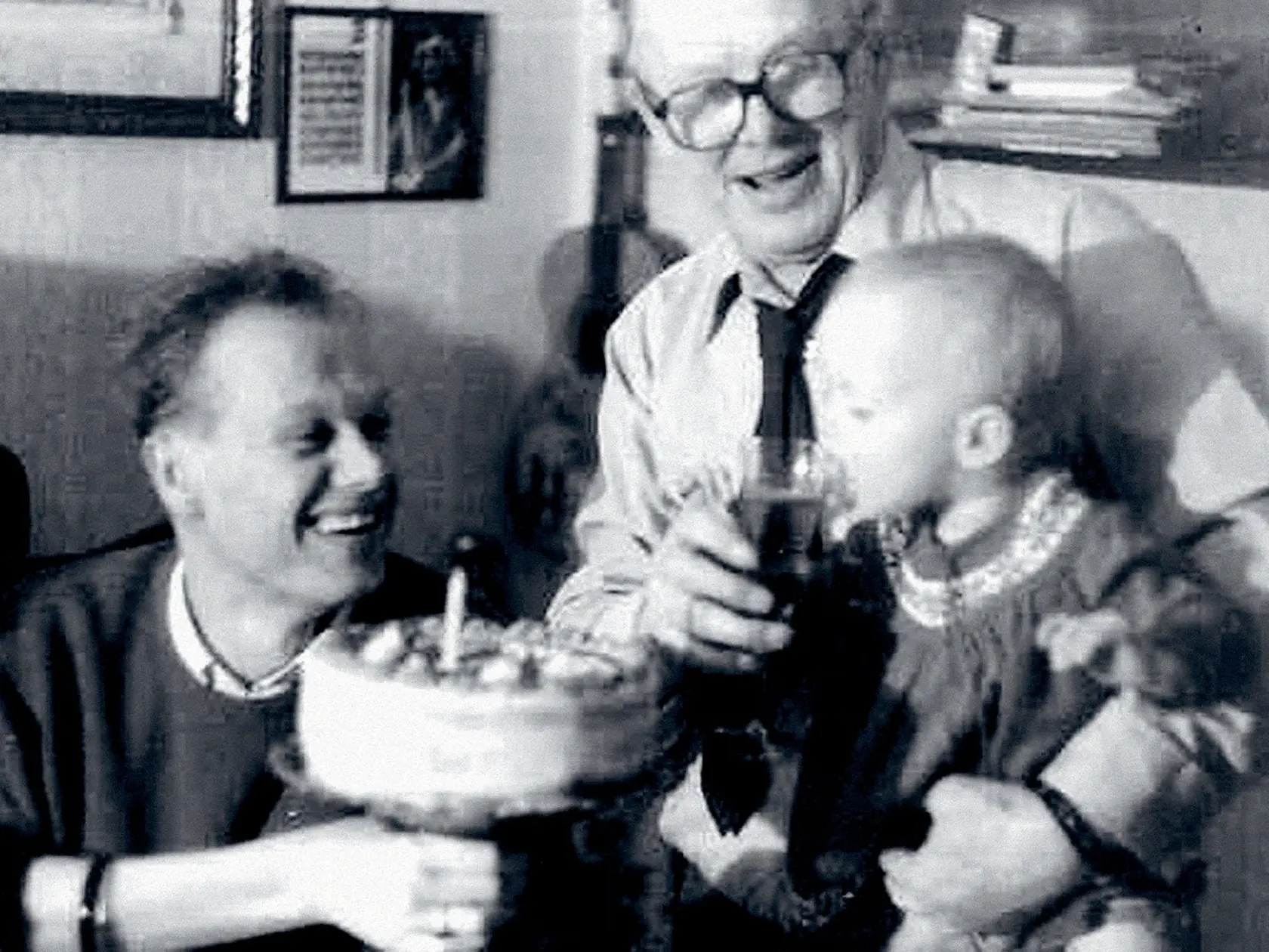 Yvetta Kornová, česká herečka, najmladšia sestra Jiřího Korna, problémy s alkoholom a drogami, rodina , detstvo
foto : archív Y. K.
uverejnené Šarm 2/2007
pôvodný súbor:4 Rodina_.eps