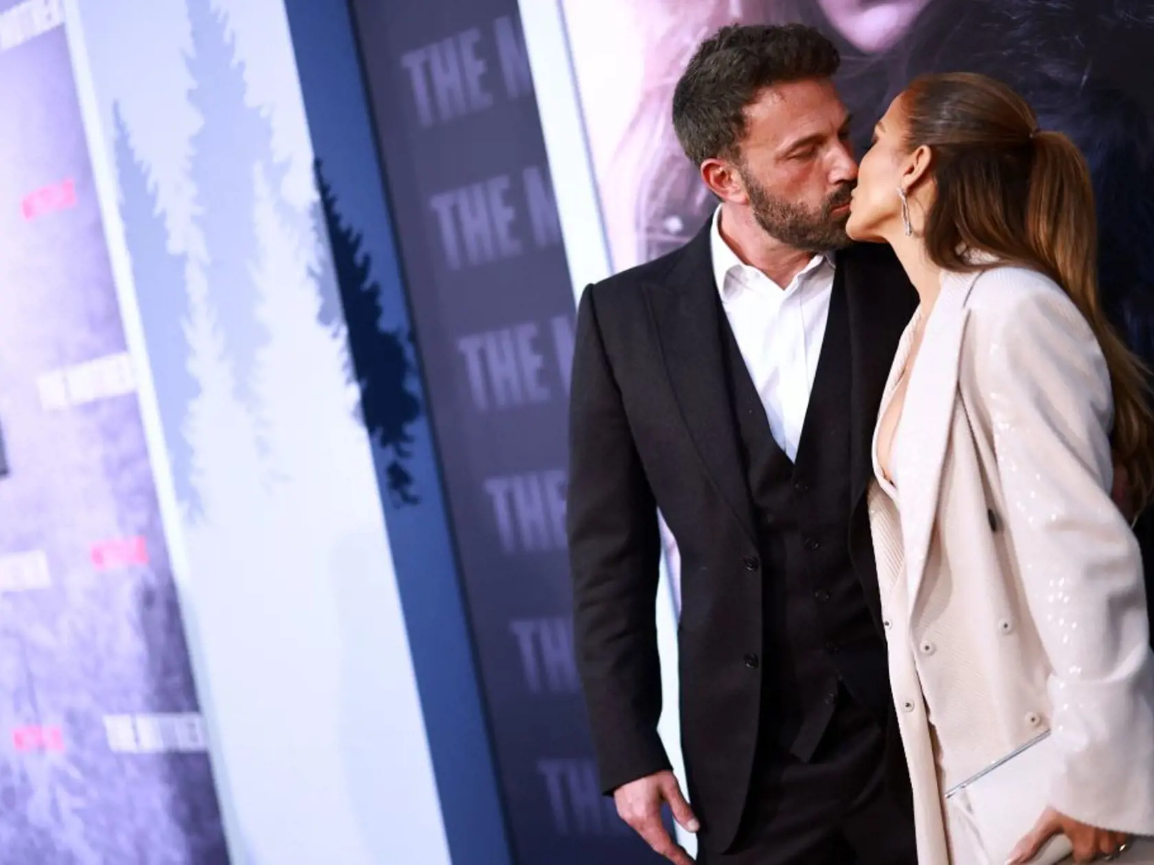 JLo na premiére jej filmu Matka. S Benom mali náročnú chvíľu, ale podarilo sa im to urovnať a potom sa už len usmievali.
