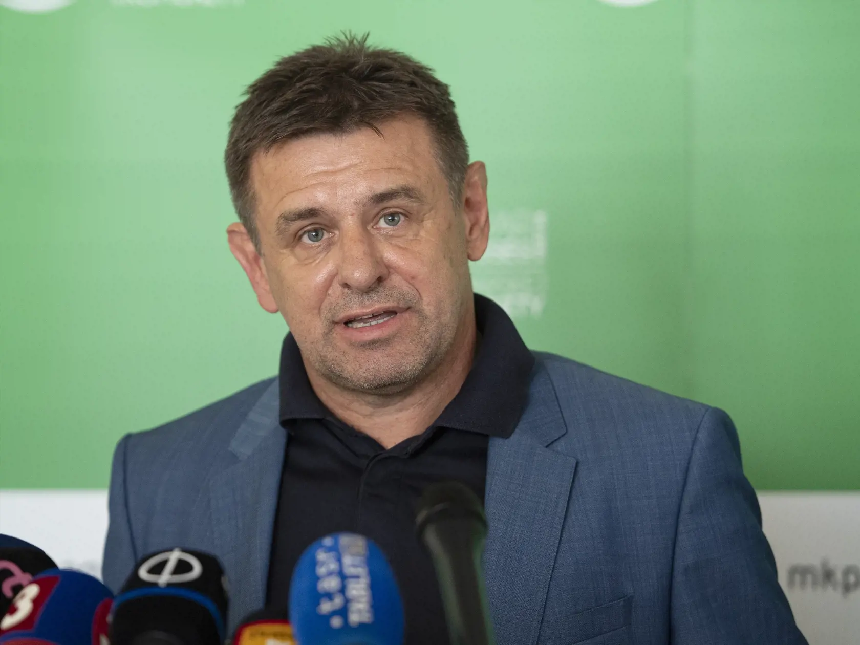 Na snímke predseda Most-Híd László Sólymos počas brífingu po spoločnom rokovaní strán SMK, Most-Híd a strany Maďarská komunitná spolupatričnosť 7. augusta 2020 v Bratislave. Maďarské politické strany sa dohodli na spolupráci. Spoločne vytvoria jednu spoločnú maďarskú politickú stranu. Po spoločnom rokovaní predstaviteľov Strany maďarskej komunity (SMK), strany Most-Híd a Spolupatričnosť o tom v piatok informoval predseda SMK Krisztián Forró.  FOTO TASR - Pavel Neubauer
