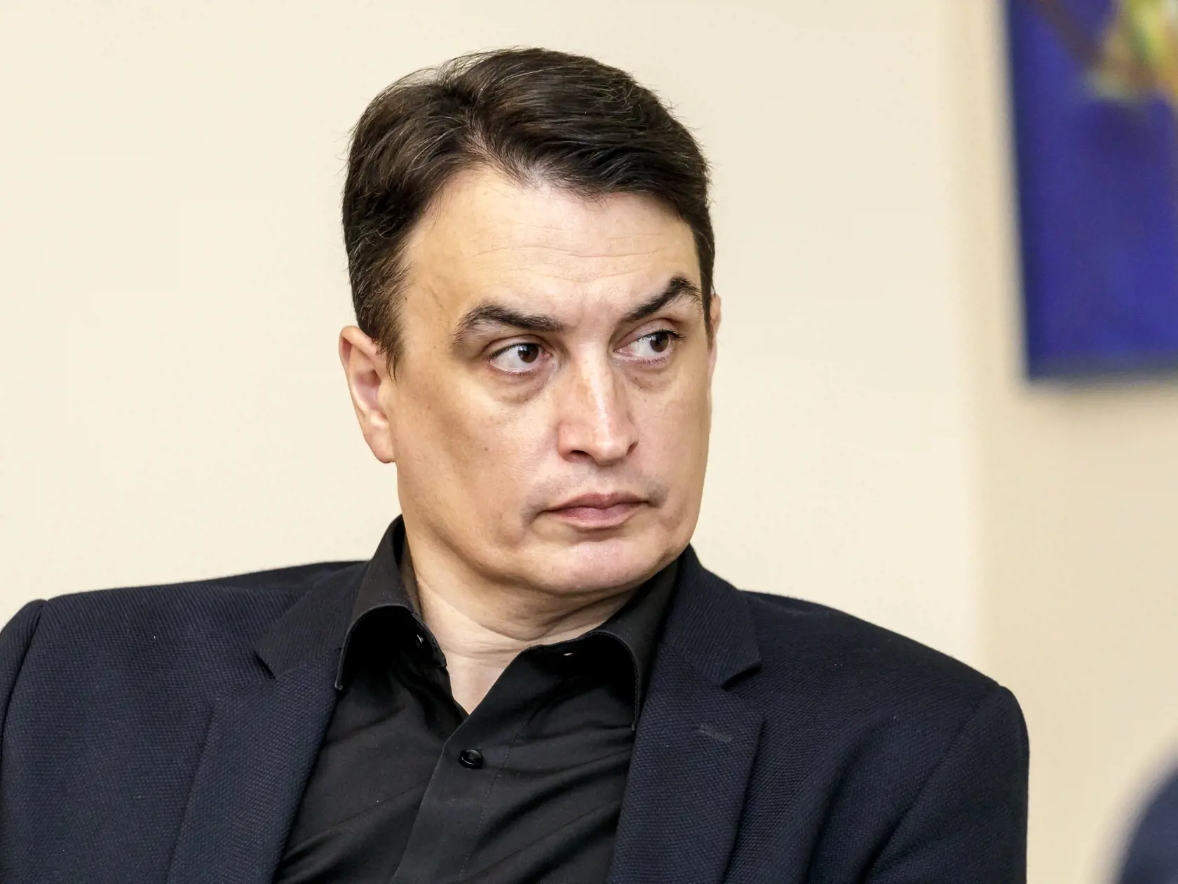 Na snímke moderátor Juraj Rizman počas tlačovej konferencie na tému navrhované zmeny v legislatíve o obecných a mestských políciách a ich dopad na život ľudí na Slovensku v Bratislave 9. júna 2022. FOTO TASR - Dano Veselský