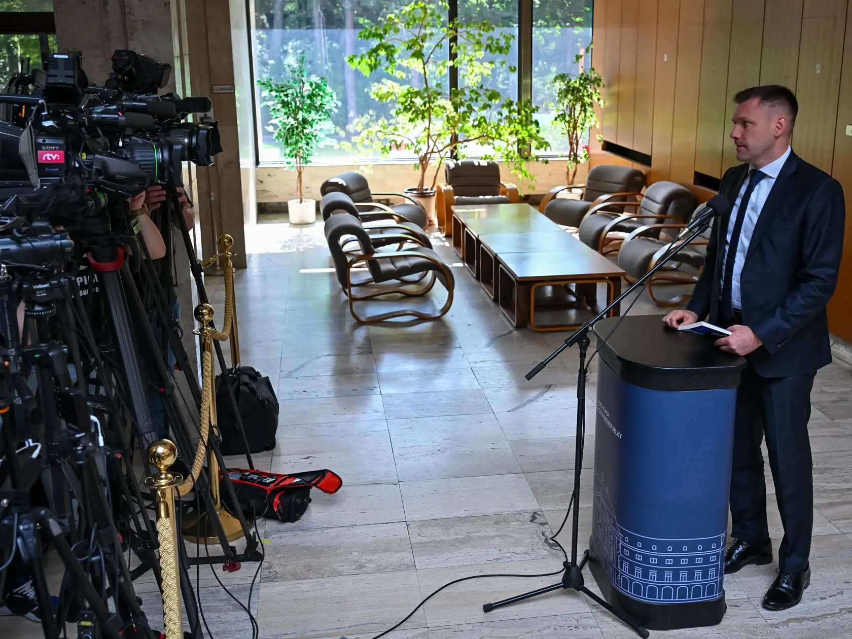 Na snímke minister životného prostredia SR Tomáš Taraba (nominant SNS) počas príchodu na 37. schôdzu vlády SR 5. júna 2024 v Bratislave.