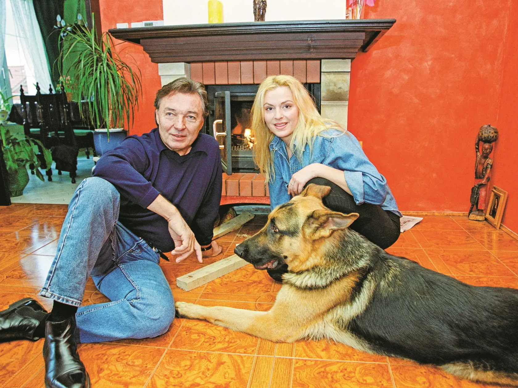 Láska na prvý pohľad: Zdalo sa, že Mariku si spevák zoberie po troch rokoch randenia za manželku. Namiesto svadby však nasledoval rozchod. Karel jej daroval vilu v Karlíku