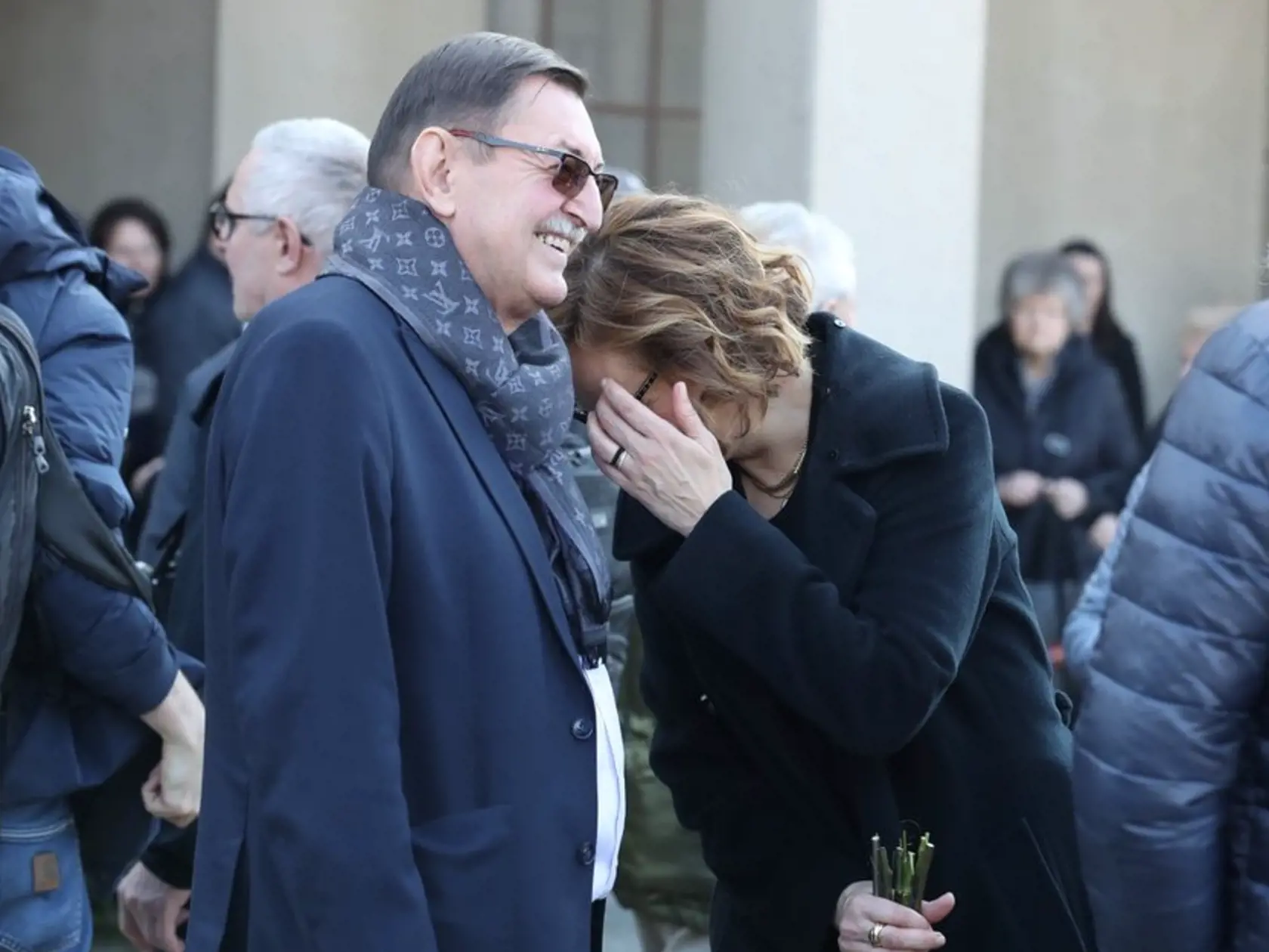 Posledná rozlúčka s hercom, spevákom a legendárnym princom Josefom Zímom (†92). Prišla aj muzikálová speváčka Monika Absolonová. Tá v jednom momente vybuchla do smiechu.                                                          
