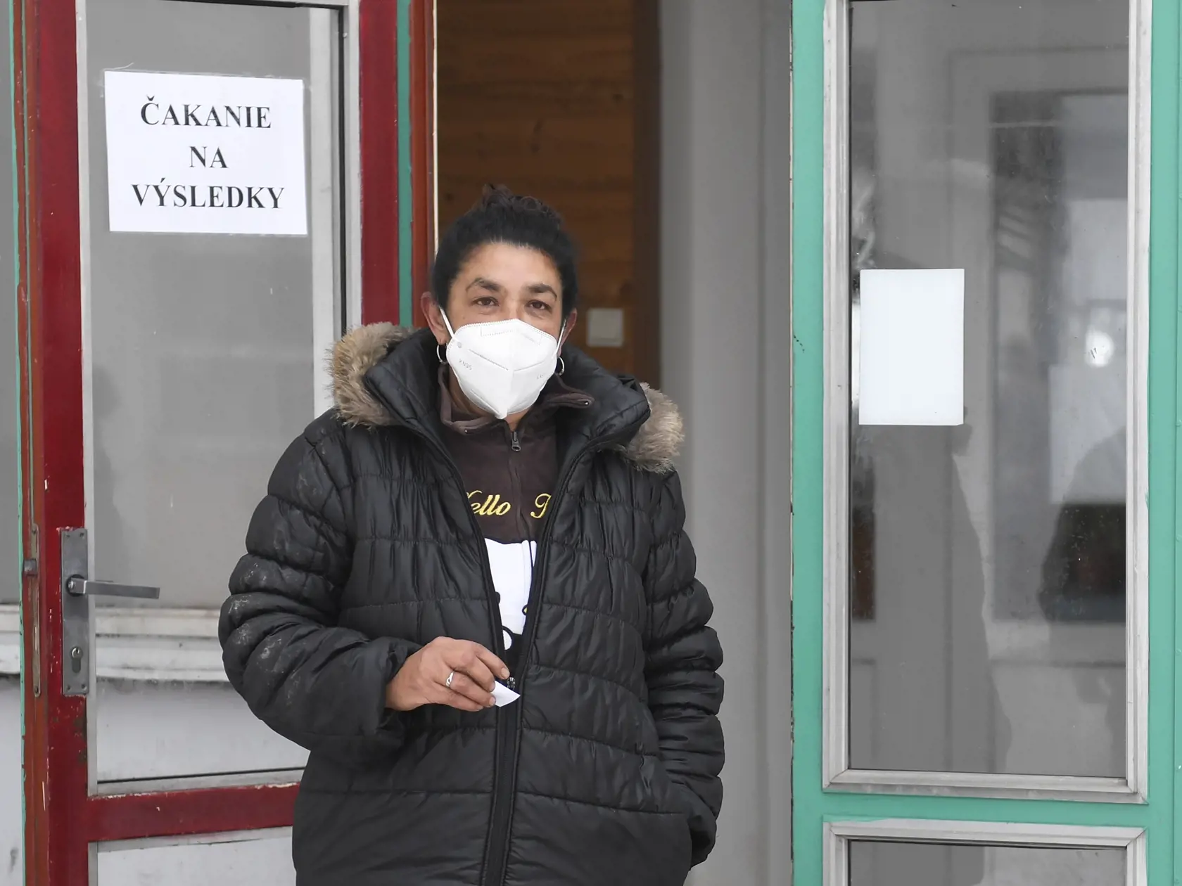 V Košiciach pokračuje od 29.1. bezplatné skríningové testovanie obyvateľov antigénovými testami. Na snímke odberné miesto v základnej škole na rómskom sídlisku Luník IX v Košiciach 29. januára 2021. FOTO TASR – František Iván 