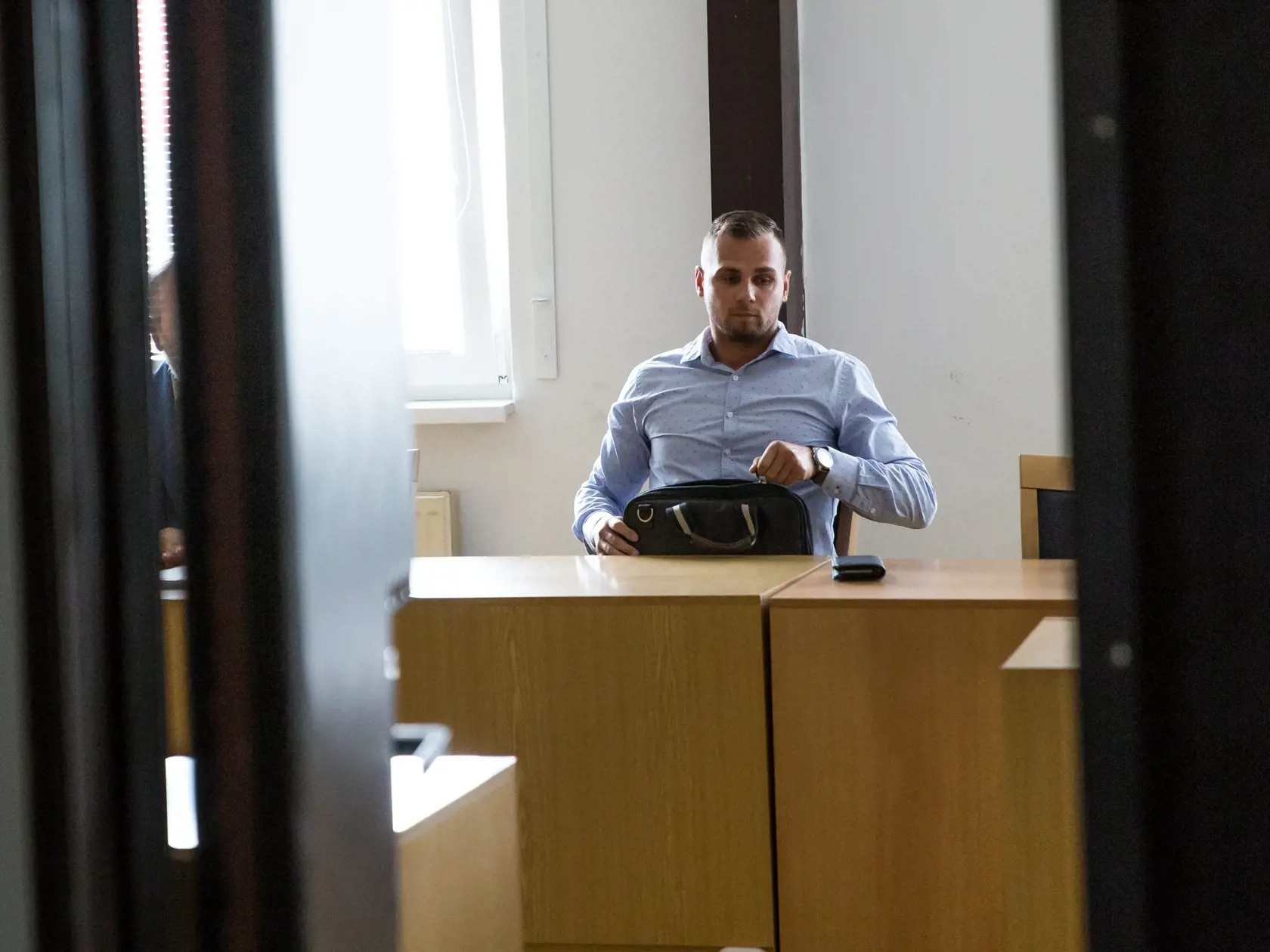 Proti Perneckému začalo trestné stíhanie vo veci prečinu nebezpečného vyhrážania, o verdikte sa však rozhodne v septembri po vypočutí očitej svedkyne a prehratí kľúčového dôkazu, kamerového záznamu.