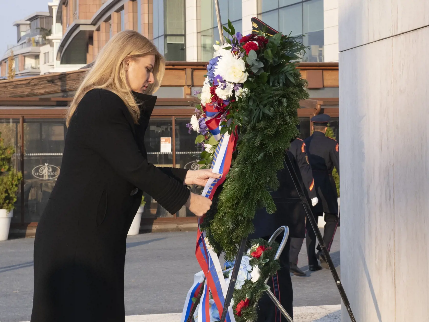 Na snímke prezidentka SR Zuzana Čaputová počas kladenia venca k pamätníku Milana Rastislava Štefánika na spomienkovej slávnosti pri príležitosti 103. výročia vzniku Československej republiky v Bratislave 28. októbra 2021. FOTO TASR - Pavel Neubauer