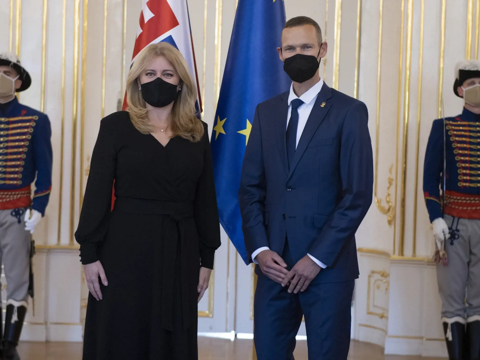 Na snímke zľava prezidentka SR Zuzana Čaputová a chodec Matej Tóth počas prijatia pri príležitosti ukončenia jeho aktívnej športovej kariéri v prezidentskom paláci v Bratislave v piatok 8. októbra 2021. FOTO TASR - Pavel Neubauer	


 