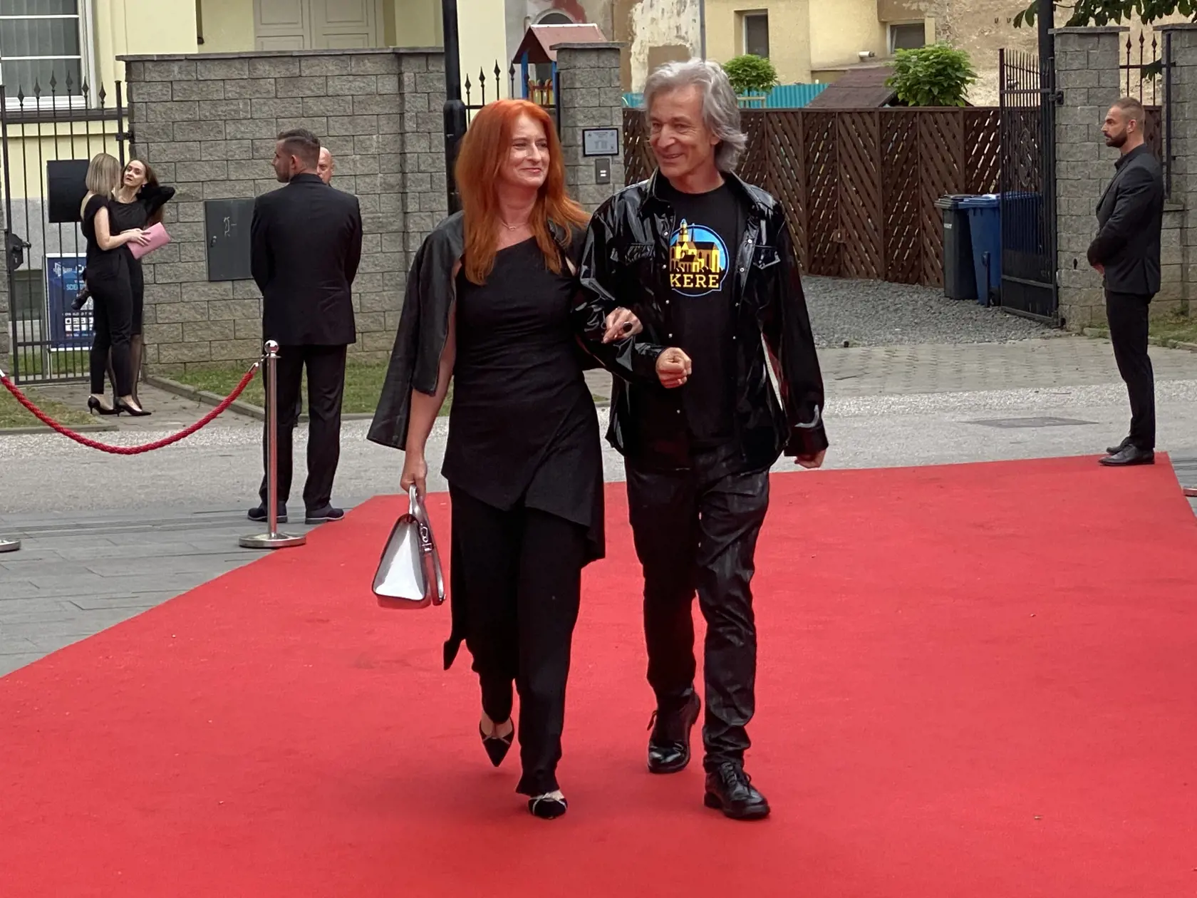 Legendárny turistický sprievodca mestom Košice Milan Kolcun. Príchod hostí na záverečný ceremoniál 30. ročníka medzinárodného festivalu Art Film Košice, na ktorom odovzdali ceny držiteľom honorárnych ocenení - Sergejovi Loznicovi, Antónii Liškovej a Marošovi Kramárovi a vyhlásili víťazov jednotlivých súťaží.