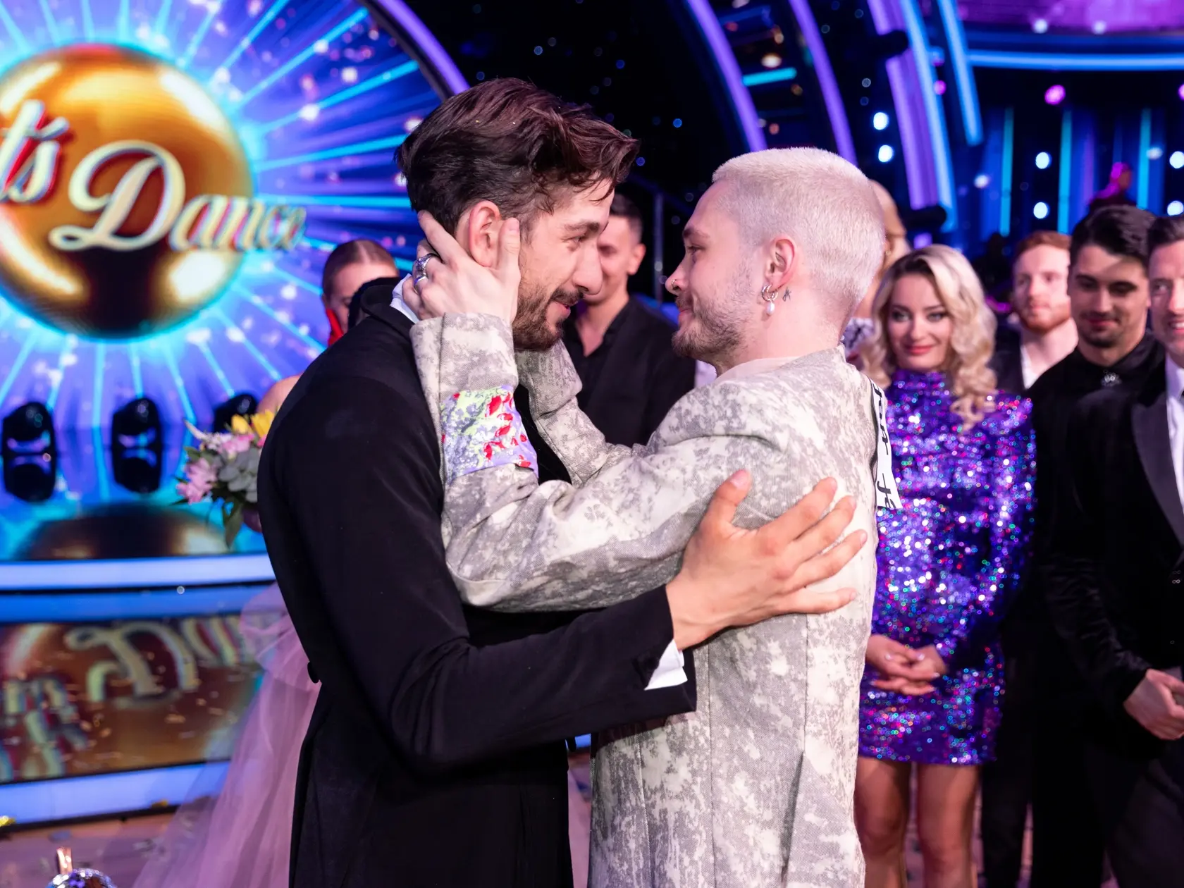 Takto Matyáš Adamec gratuloval víťazovi Let's Dance Jakubovi Jablonskému.