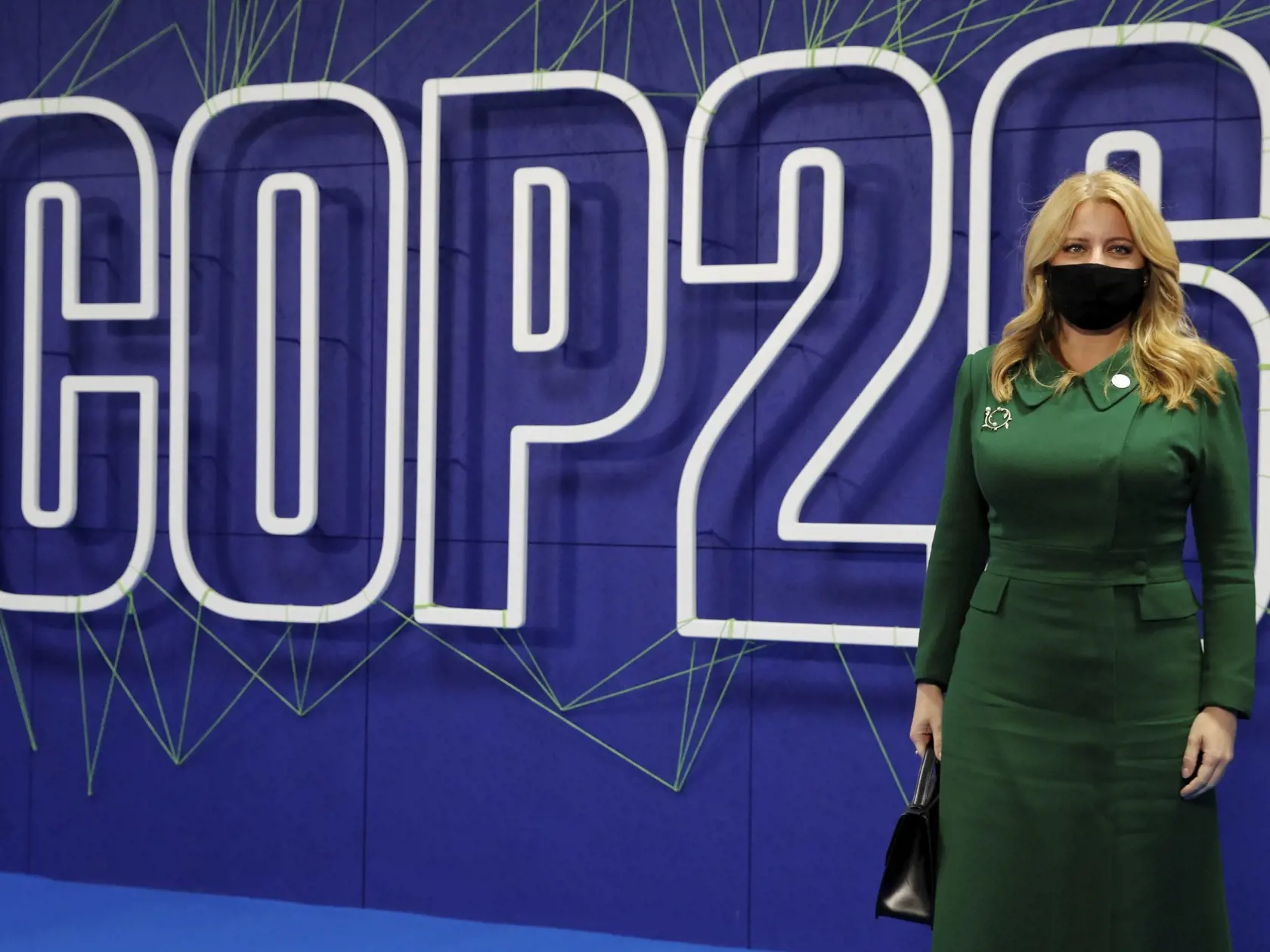 KK6 Glasgow - Slovenská prezidentka Zuzana Čaputová prichádza na klimatický summit COP26 v škótskom Glasgowe v pondelok 1. novembra 2021.  V Glasgowe sa v nedeľu oficiálne začal klimatický summit OSN COP26, ktorý potrvá do 12. novembra. FOTO TASR/AP
Slovakia's President Zuzana Caputova arrives for the COP26 summit at the Scottish Event Campus (SEC) in Glasgow, Scotland, Monday Nov. 1, 2021. The U.N. climate summit in Glasgow gathers leaders from around the world, in Scotland's biggest city, to l