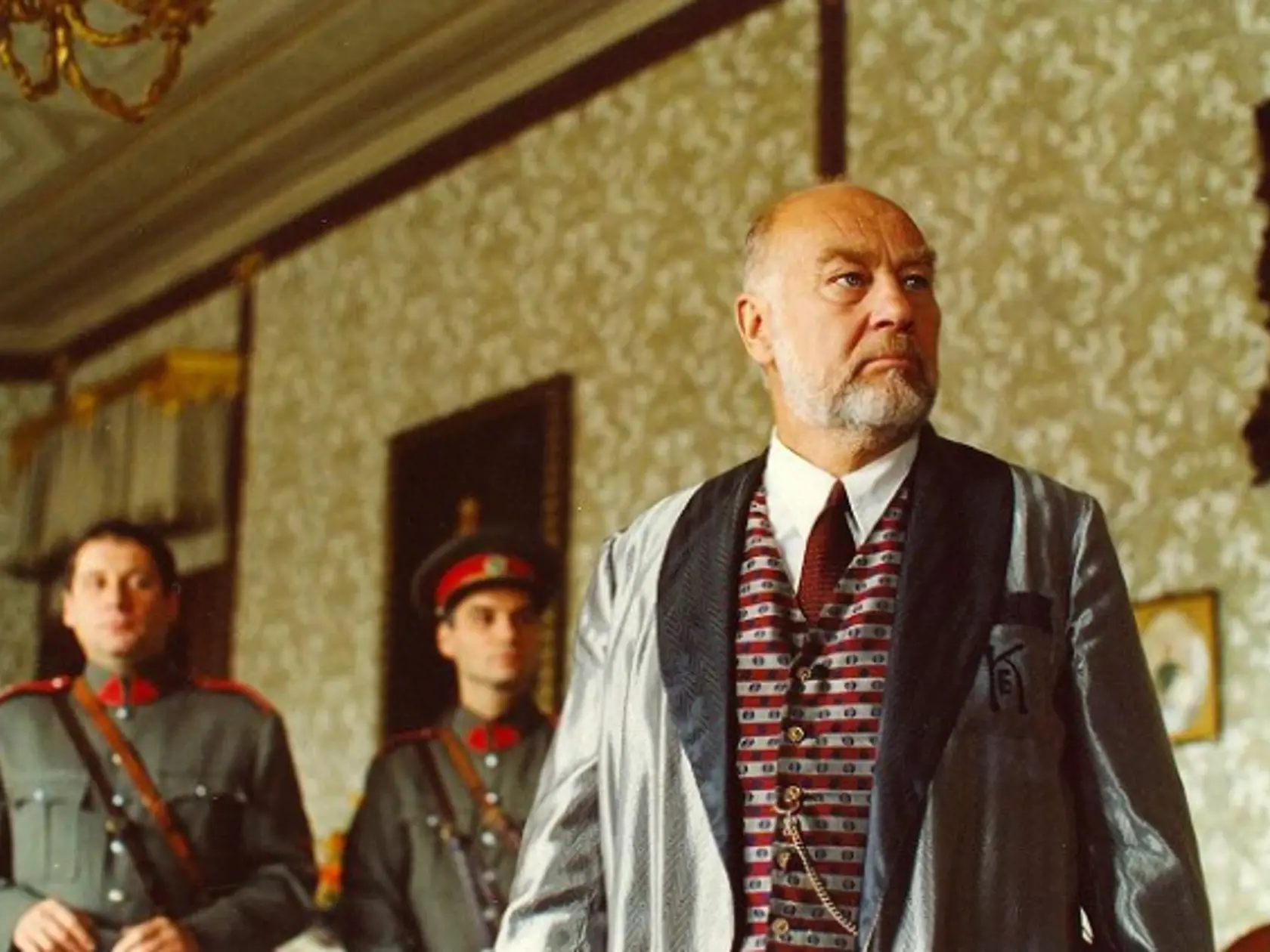 V kultovom seriáli Četnické humoresky si menšiu rolu strihol aj Leopold Haverl († 79).