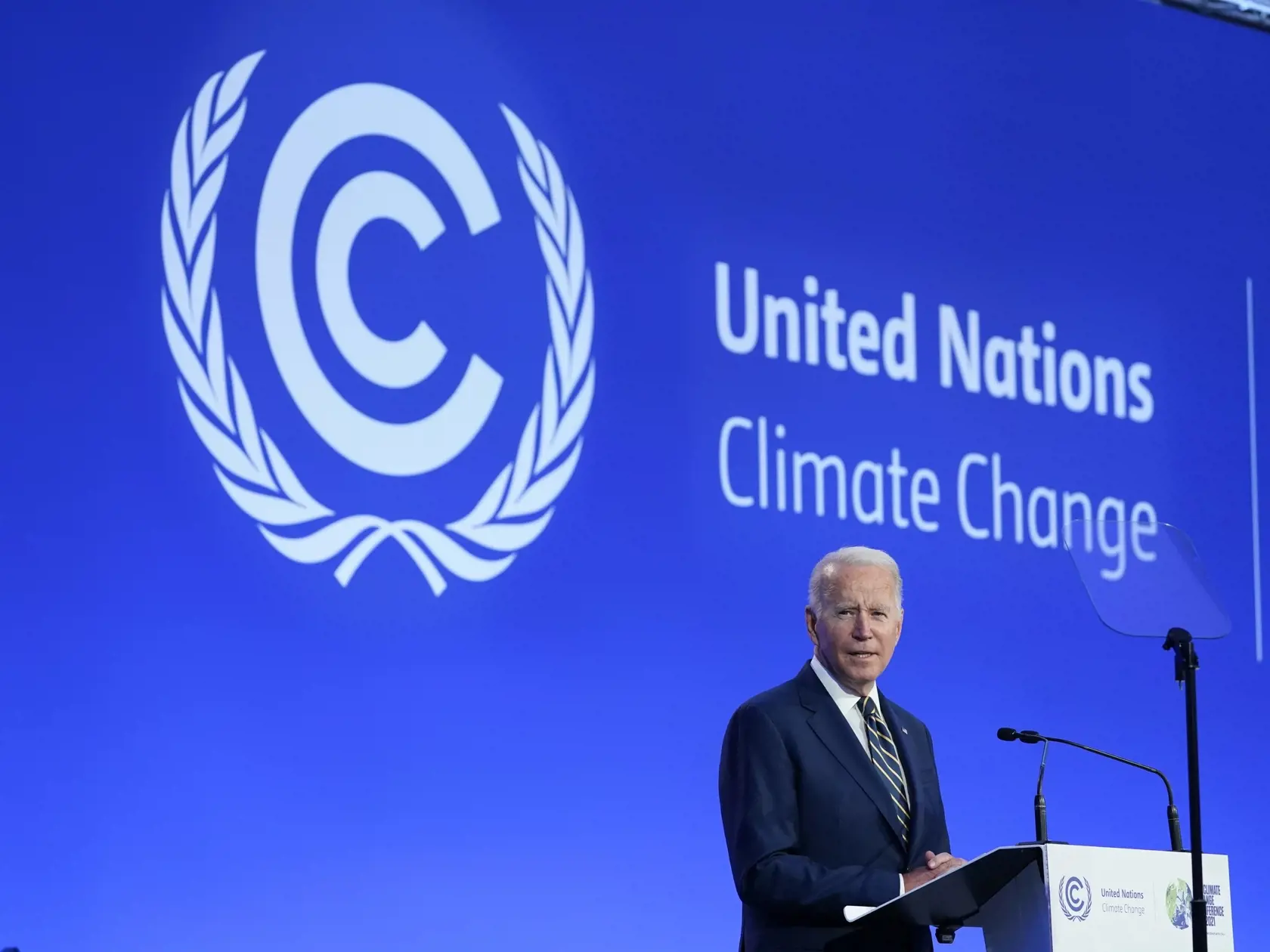 KK49 Glasgow - Americký prezident Joe Biden hovorí na klimatickom summite COP26 v škótskom Glasgowe v pondelok 1. novembra 2021.  V Glasgowe sa v nedeľu oficiálne začal klimatický summit OSN COP26, ktorý potrvá do 12. novembra. FOTO TASR/AP
President Joe Biden speaks during the COP26 U.N. Climate Summit, Monday, Nov. 1, 2021, in Glasgow, Scotland. (AP Photo/Evan Vucci)
