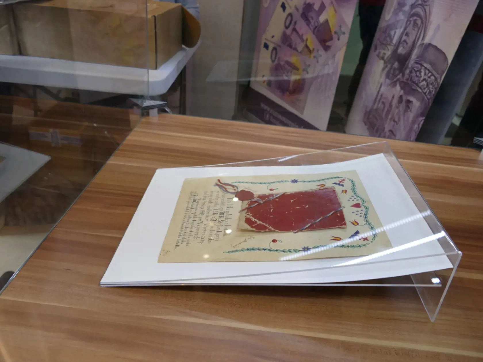 V rámci Celonárodnej spomienkovej slávnosti pri príležitosti 100. výročia tragickej smrti gen. M. R. Štefánika odhalil v Košariskách predseda Trenčianskeho samosprávneho kraja (TSK) Jaroslav Baška v sobotu maketu Mohyly Milana Rastislava Štefánika.