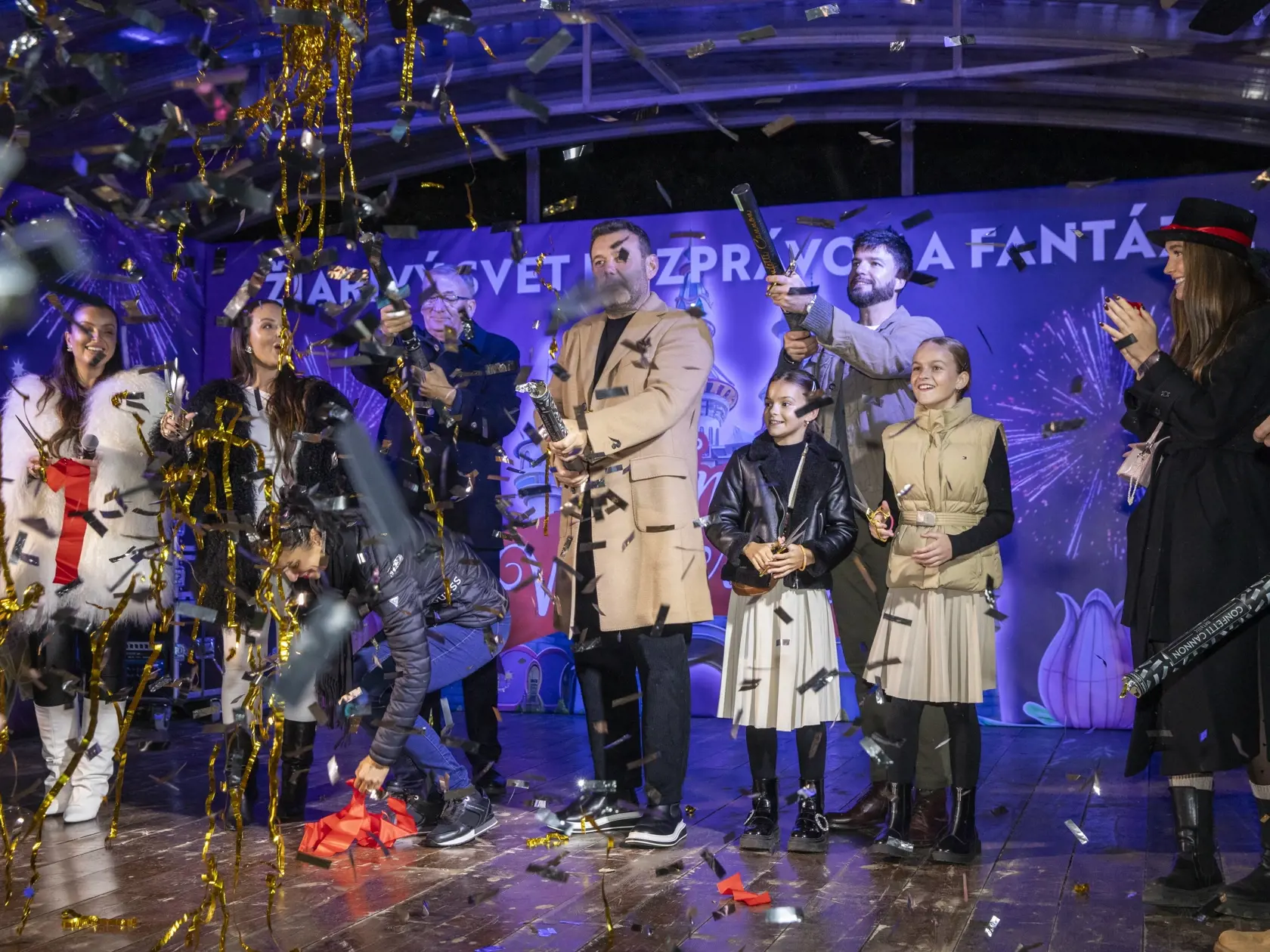 Na snímke je otvorenie najväčšieho svetelného a zábavného parku v Európe Winter Wonderland na dostihovom závodisku v Bratislave.