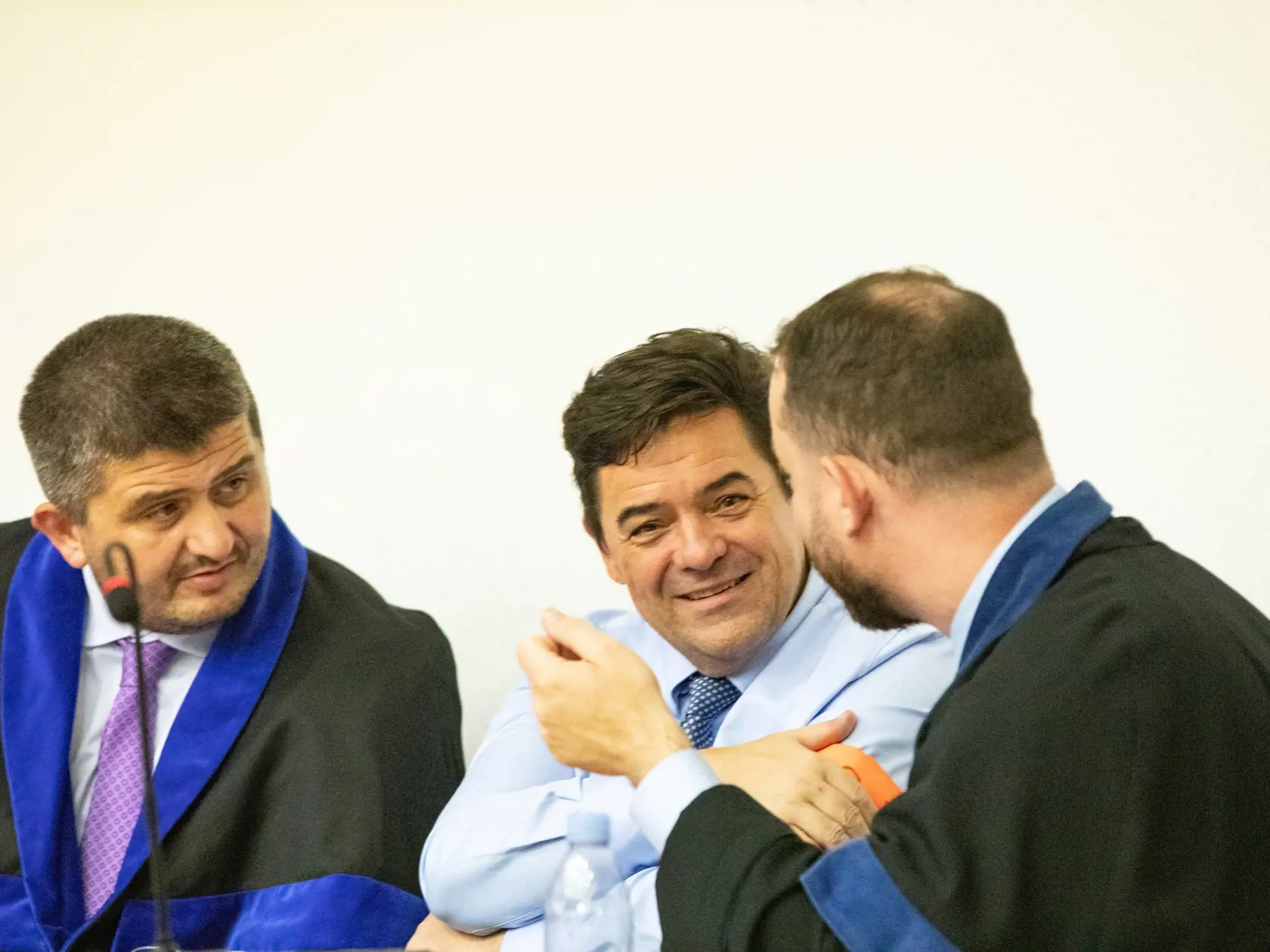 Na fotkách sú učastníci siedmeho pojednávania v kauze Zmenky. Prvý bol vypočutý obžalovaný Marian Kočner. Druhý vypočutý ako svedok Peter Tóth. Na fotke je Marian Kočner Marek Para a Michal Mandzák.