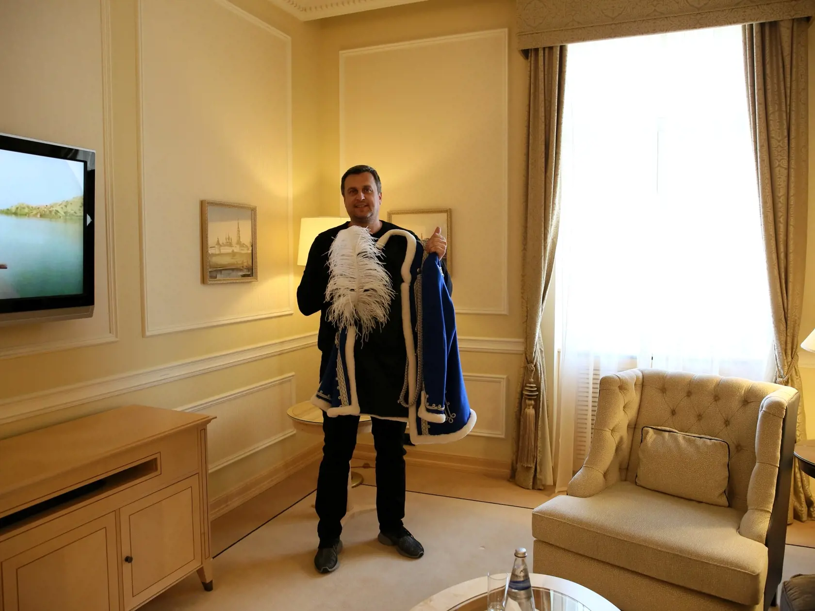 Andrej Danko s darom pre Vladimira Putina.