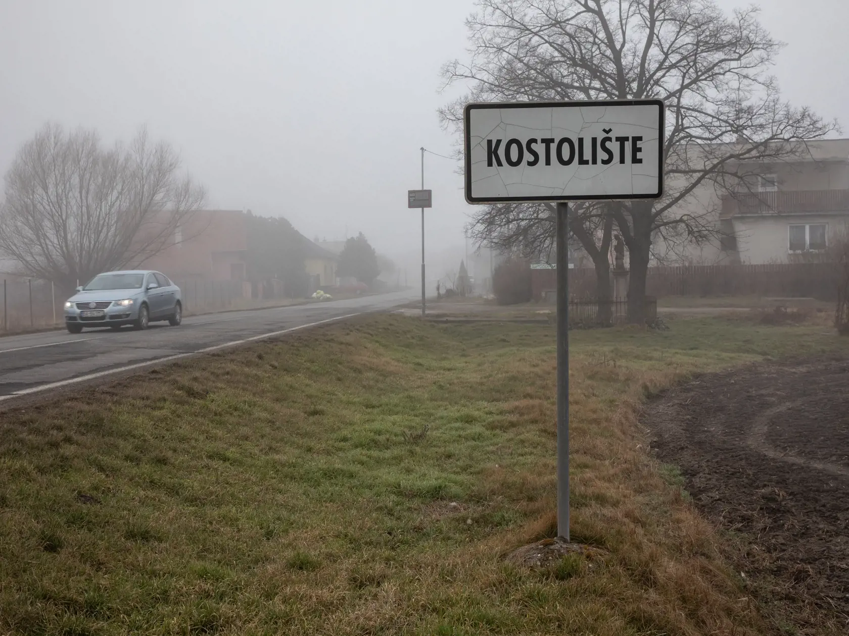 Reportáž v dedine Kostolište kde bol pred rokom prvý prípad covid-19.