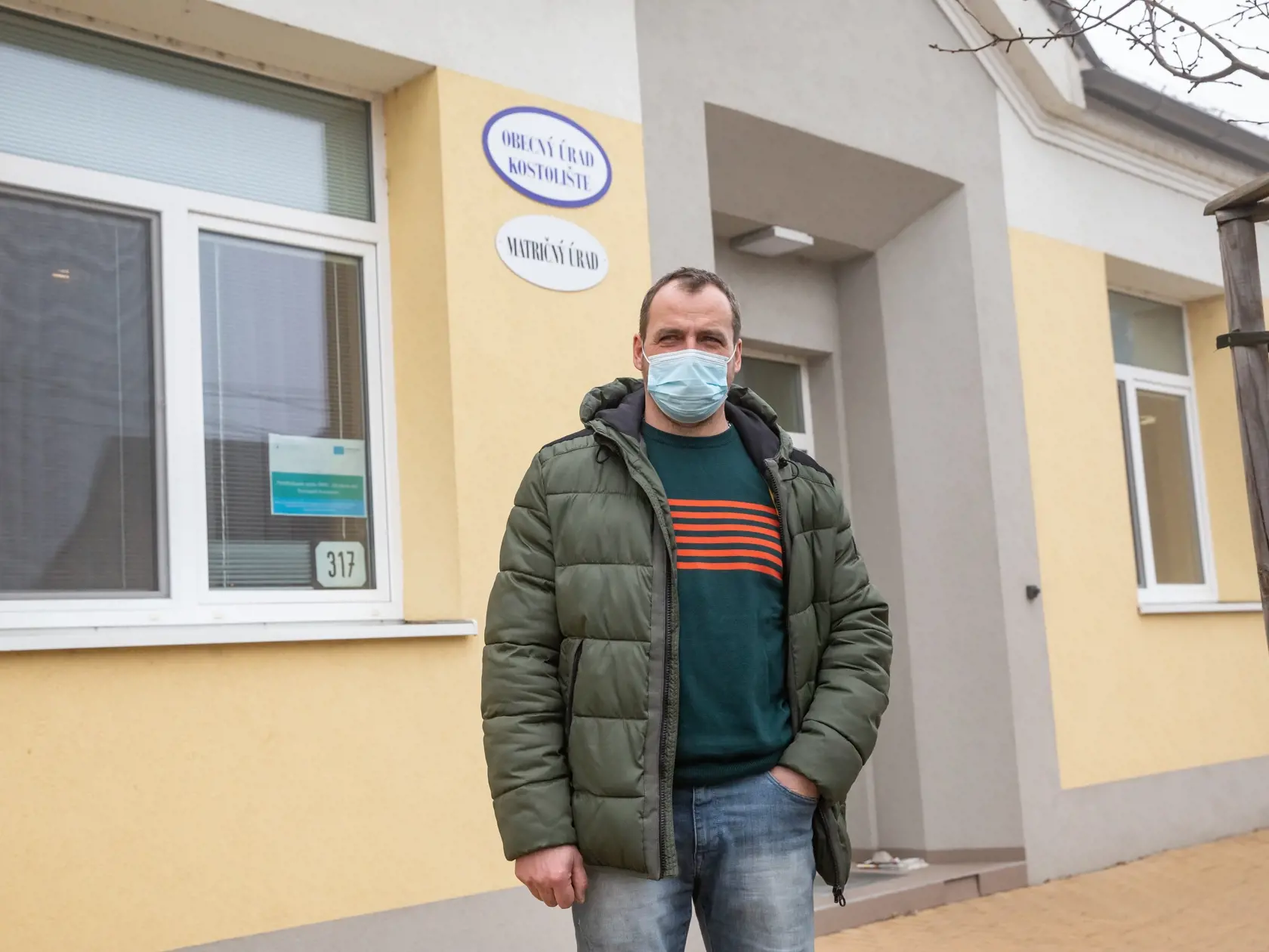 Reportáž v dedine Kostolište kde bol pred rokom prvý prípad covid-19.
