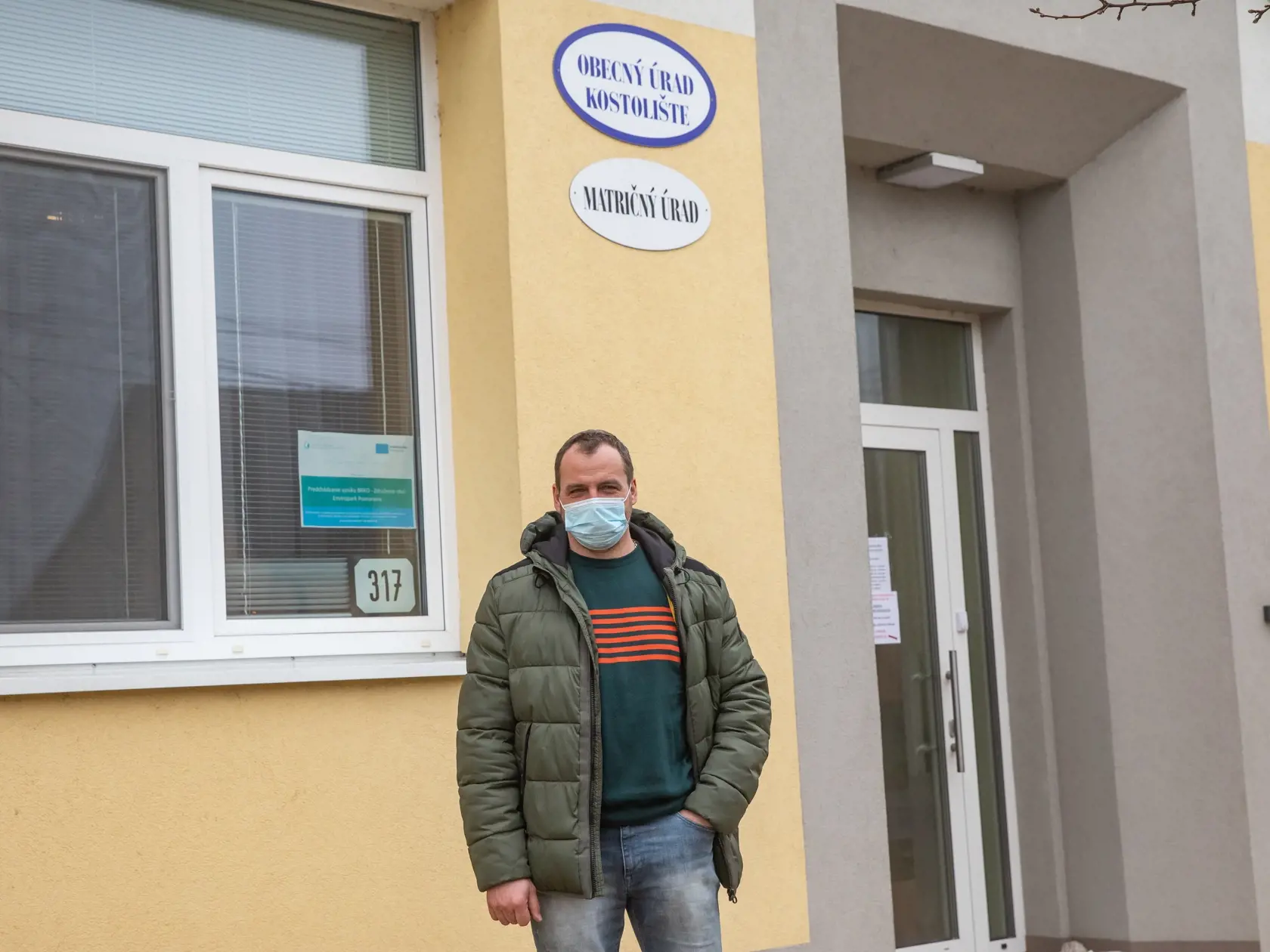 Reportáž v dedine Kostolište kde bol pred rokom prvý prípad covid-19.